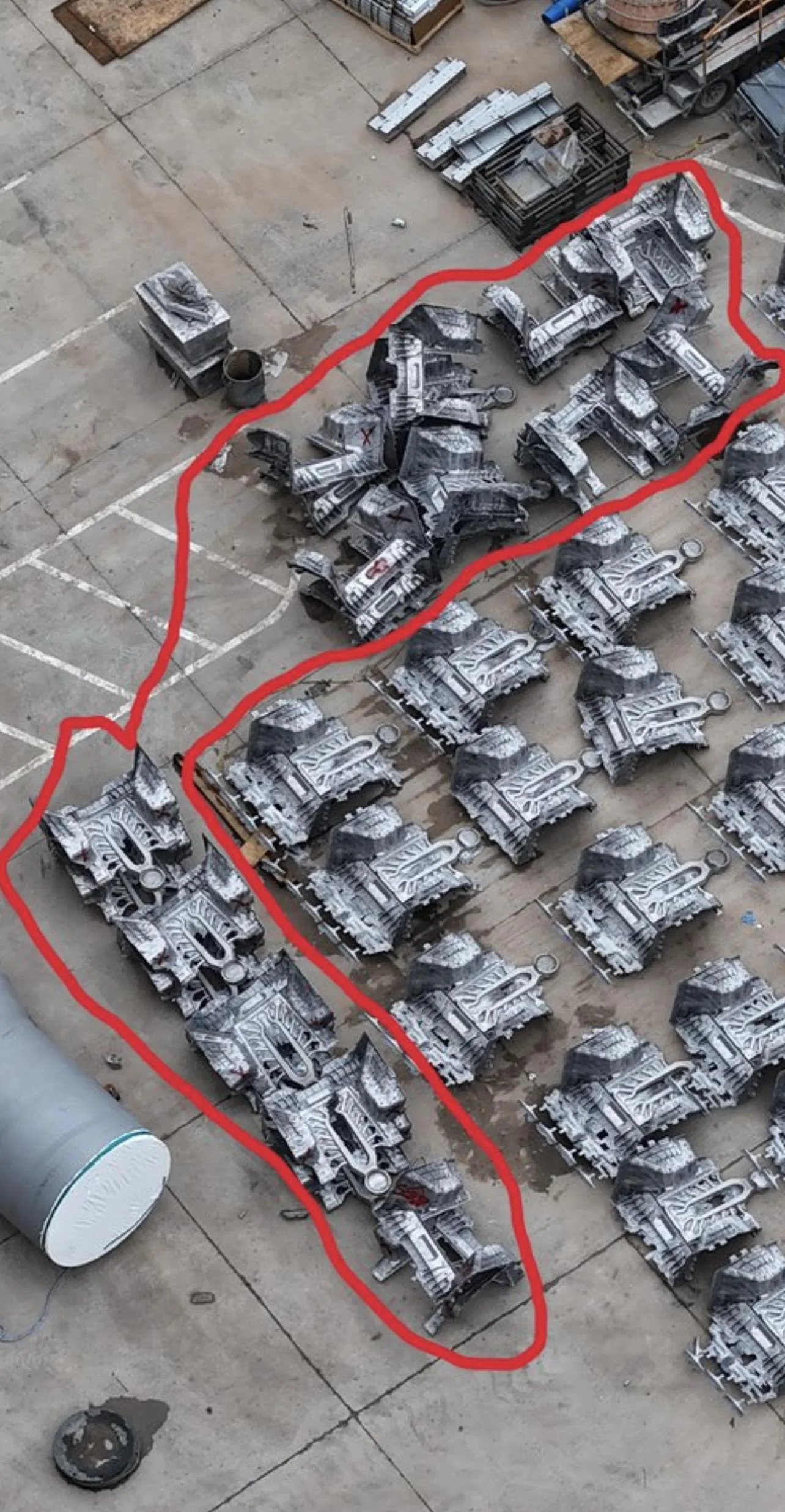 Tesla Cybertruck Tons of castings appearing and disappearing E0E1DA64-26D0-42B9-8683-25D3DE2C5DCE