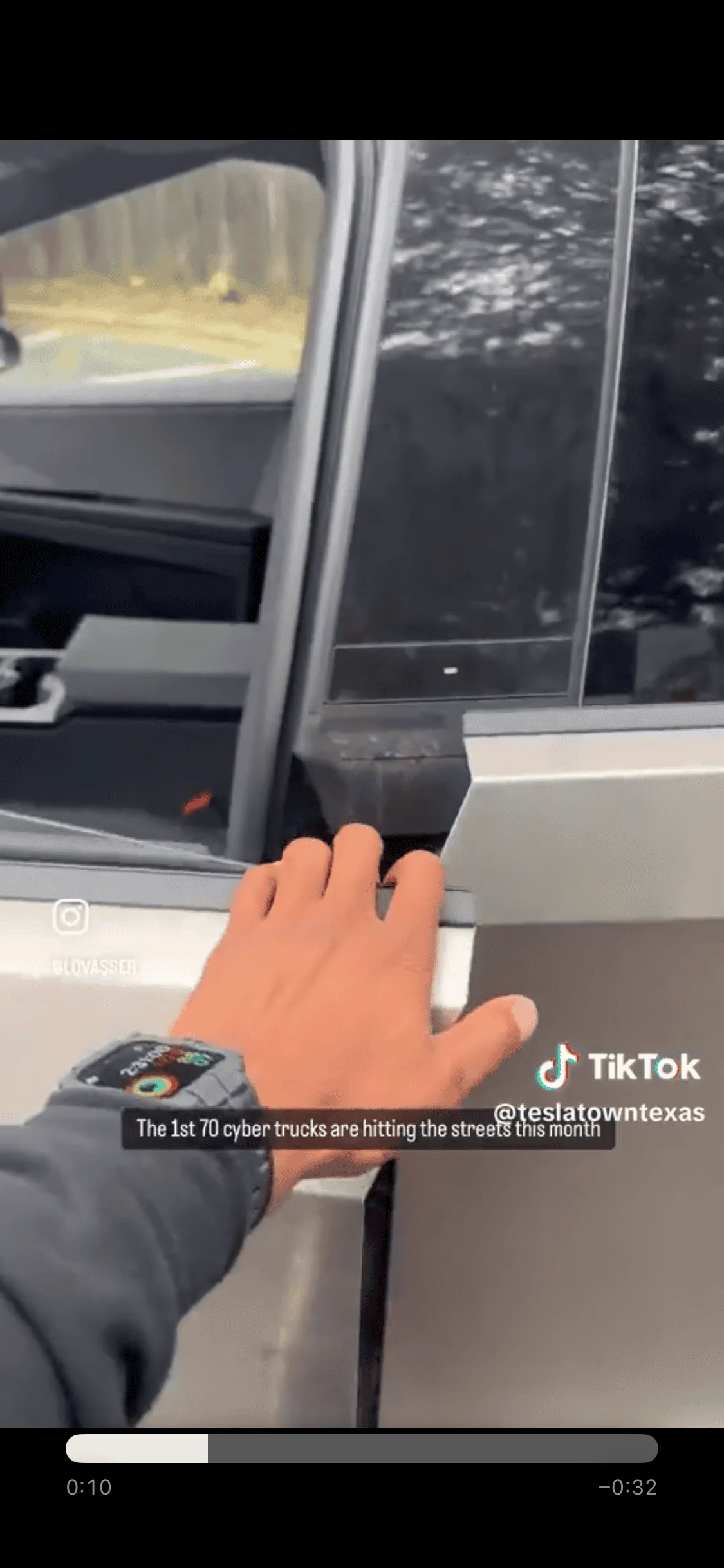 Tesla Cybertruck Videos: best look yet @ interior, folded-up backseat, tonneau cover, display screen UI, range meter IMG_4669