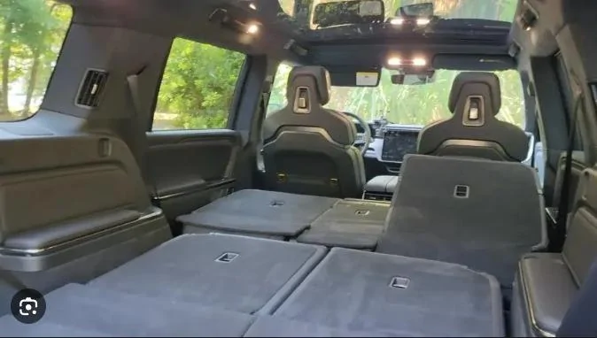 Tesla Cybertruck Videos: best look yet @ interior, folded-up backseat, tonneau cover, display screen UI, range meter gLUKjxL