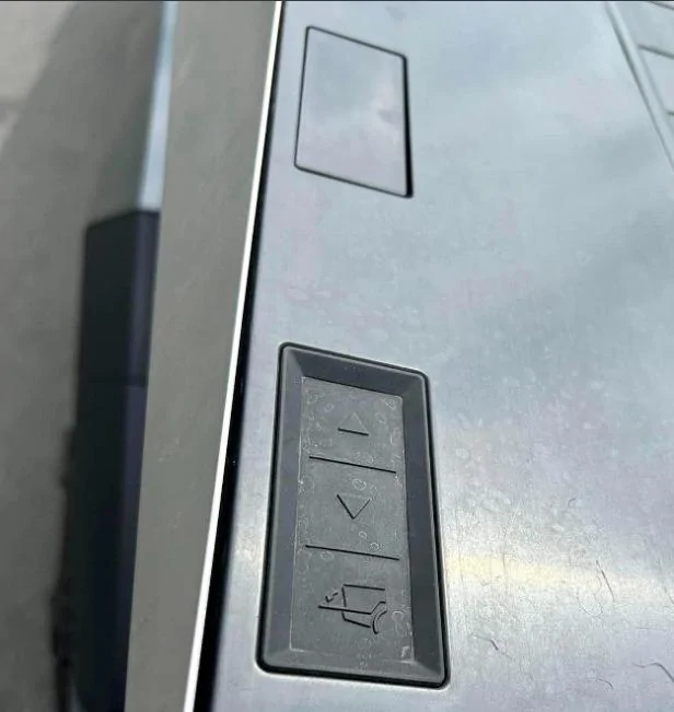 Tesla Cybertruck Cybertruck tonneau bed cover water tight / leak test (w/ employee in closed vault) 💦 k8tsIwh