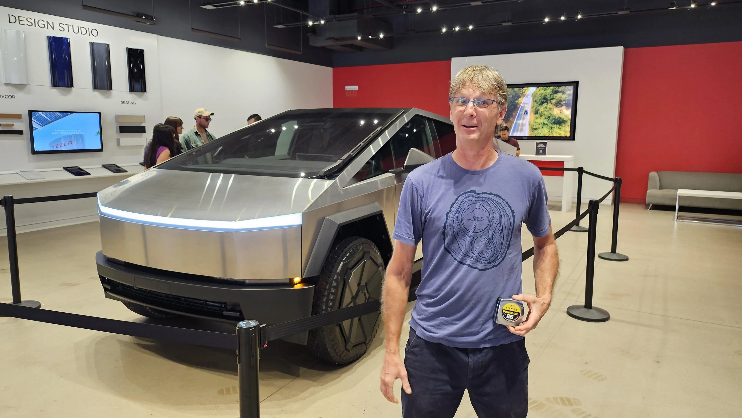 Tesla Cybertruck First Cybertrucks in Tesla stores now! @ San Diego & San Jose first 20231120_120139