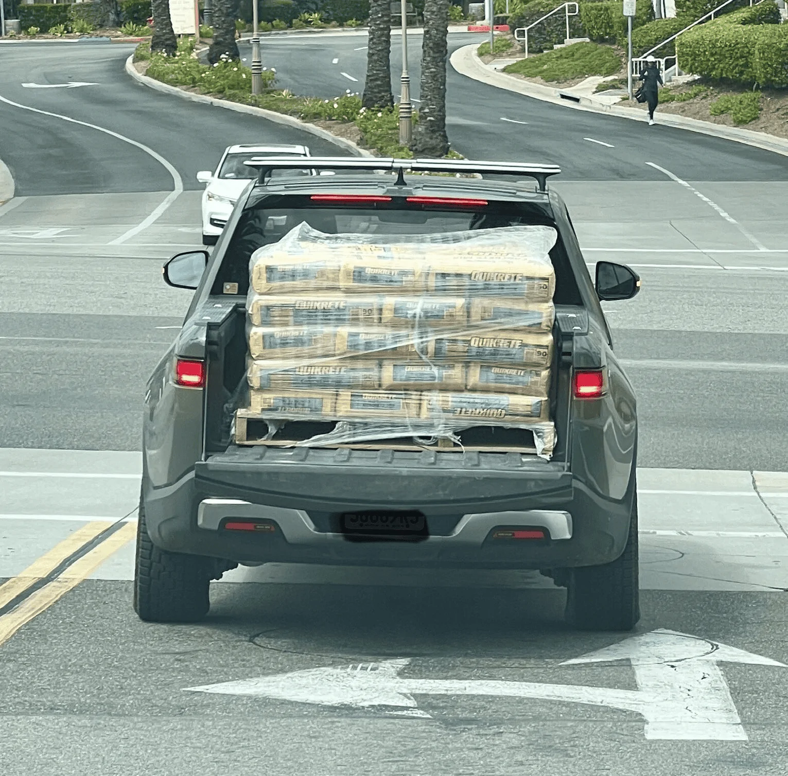 Tesla Cybertruck Confirmed: 11,000 lbs tow rating / 2,500 lbs payload capacity (official specs)! + Shatter-resistant glass 1700543564222