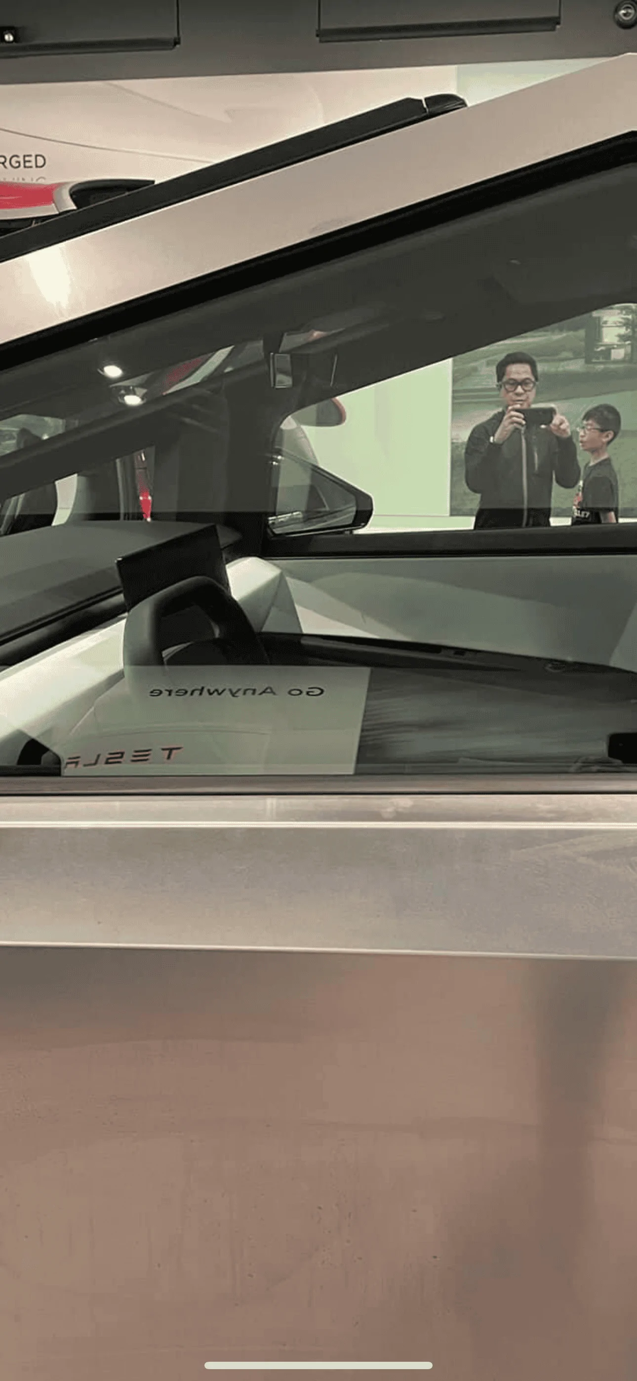 Tesla Cybertruck Best looks @ Cybertruck display menu controls / open frunk / dashboard-interior / glass roof IMG_1413
