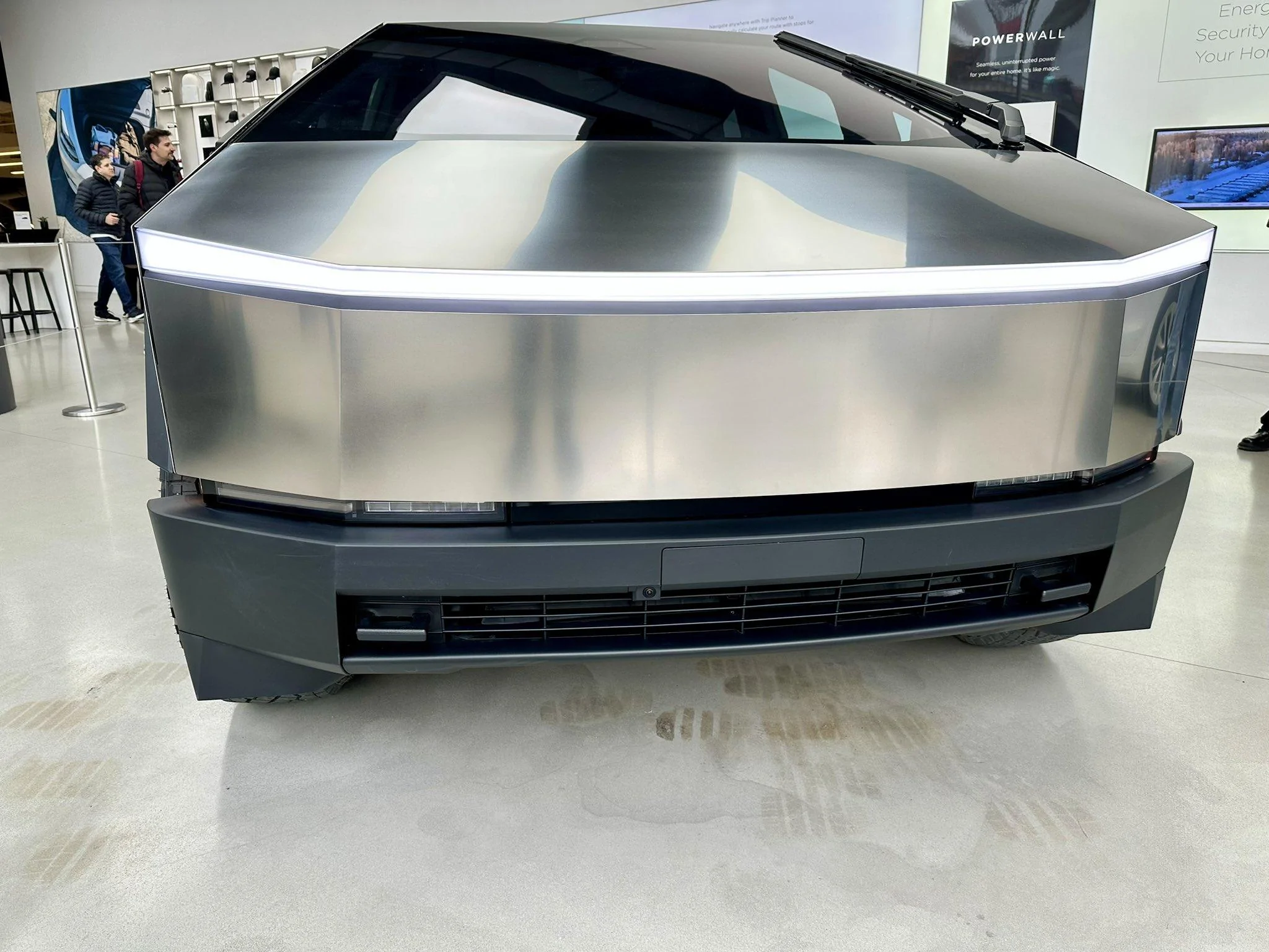 Tesla Cybertruck NYC & Tampa Florida stores have Cybertrucks! F_eHgnrWcAAzkpa