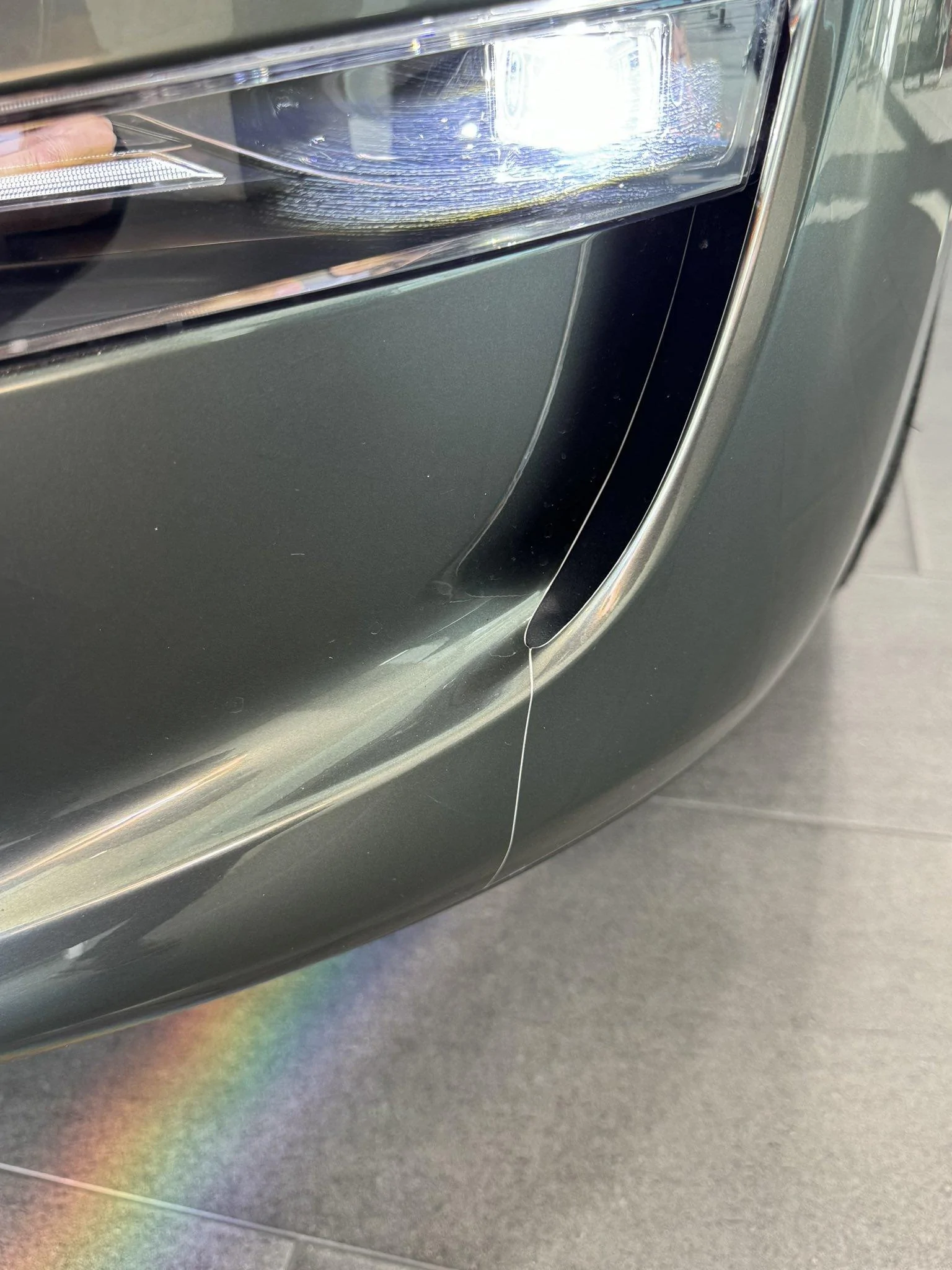 Tesla Cybertruck First photos of $8K factory color PPF wrap job (Forest Green) are not promising 🫤 F_fUbQAasAA_Ov2