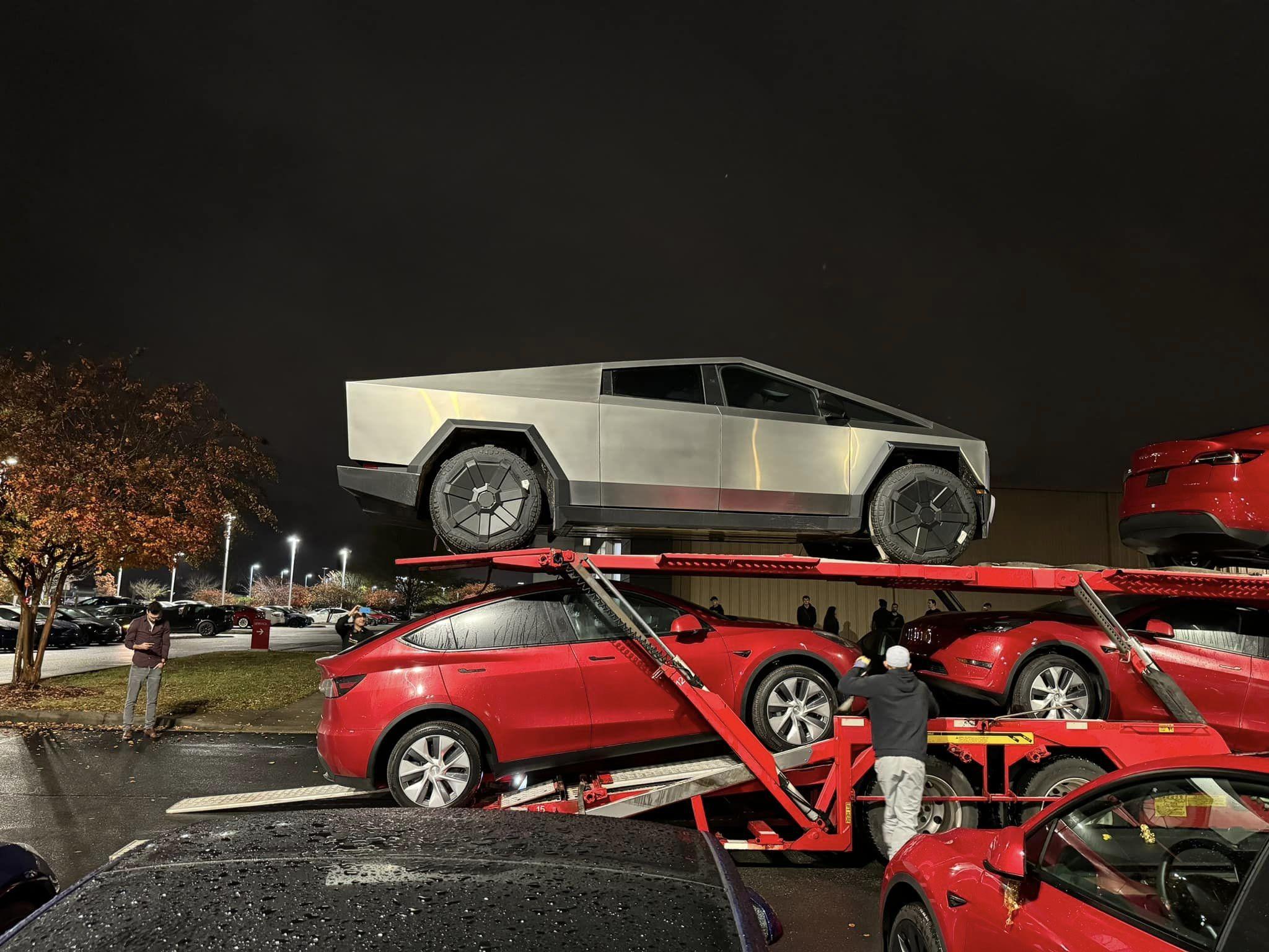 Tesla Cybertruck Matthews, NC (Charlotte area) Tesla store has a Cybertruck now! 404584312_10211167692663484_16631248701779336_n