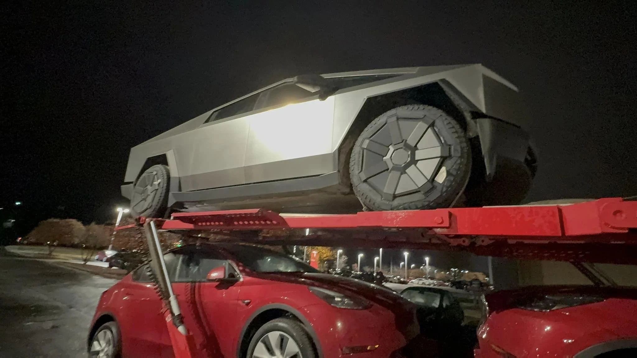 Tesla Cybertruck Matthews, NC (Charlotte area) Tesla store has a Cybertruck now! 404794032_10211167691623458_7612416428161168957_n