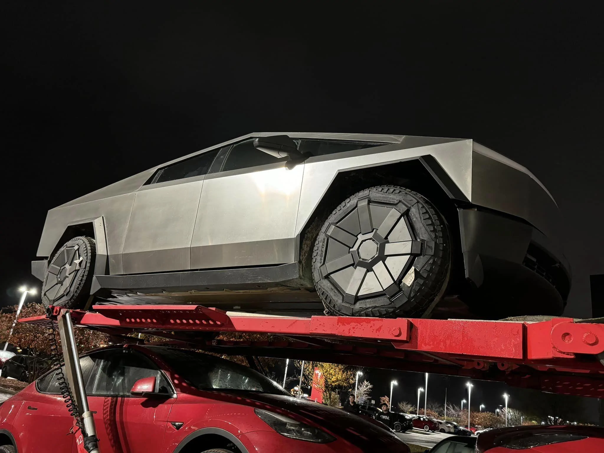 Tesla Cybertruck Matthews, NC (Charlotte area) Tesla store has a Cybertruck now! 404852064_10211167691183447_575618529177955310_n