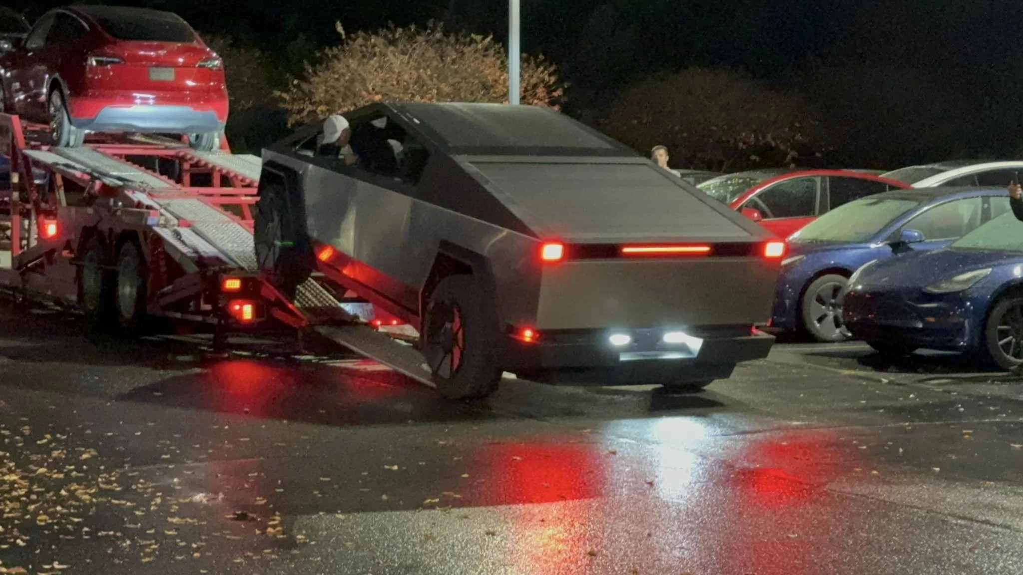 Tesla Cybertruck Matthews, NC (Charlotte area) Tesla store has a Cybertruck now! 404756139_10211167691543456_3518414804705482502_n