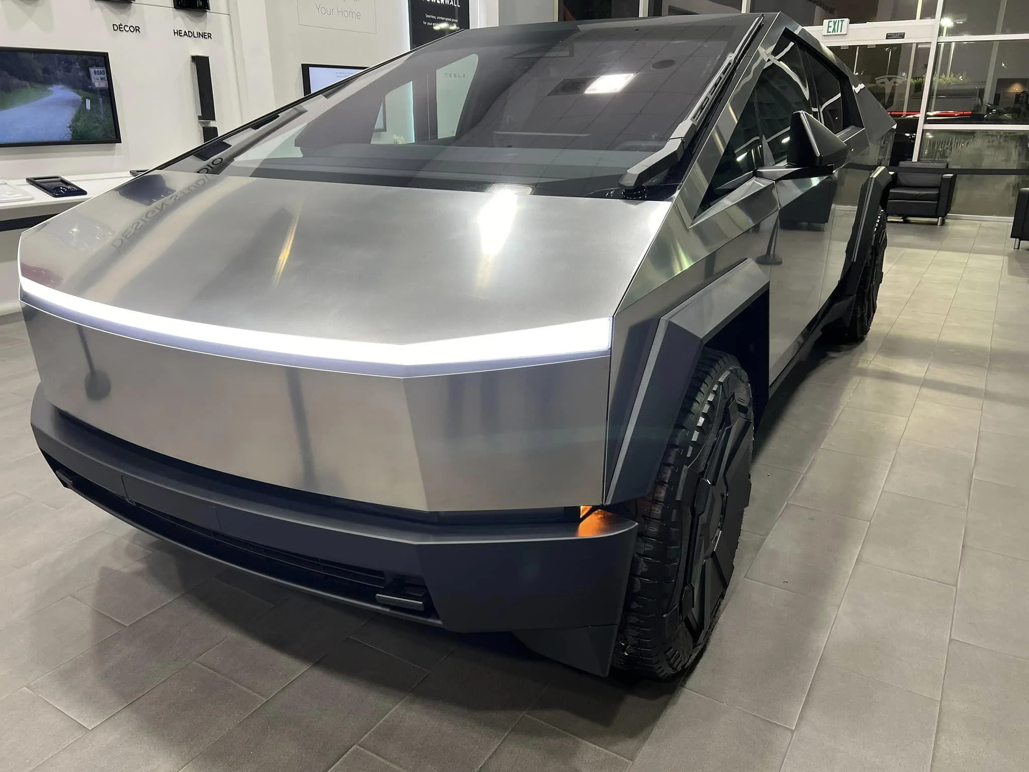 Tesla Cybertruck Buena Park, CA Tesla store has a Cybertruck displayed -- walkaround video with "measurements" 404649976_10163515539124012_1582806755851038192_n