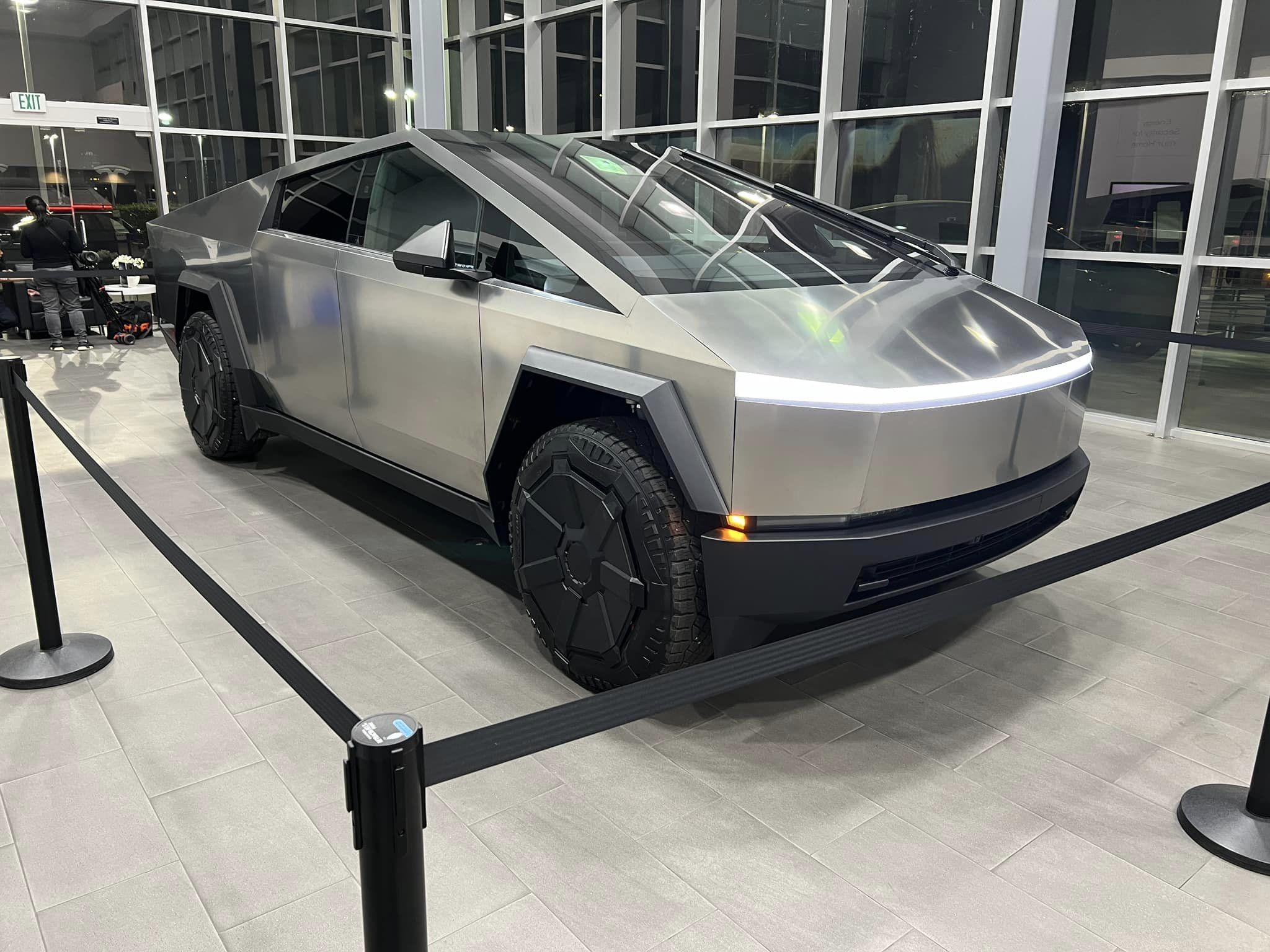 Tesla Cybertruck Buena Park, CA Tesla store has a Cybertruck displayed -- walkaround video with "measurements" 404646870_10163515539189012_1810301494382445638_n