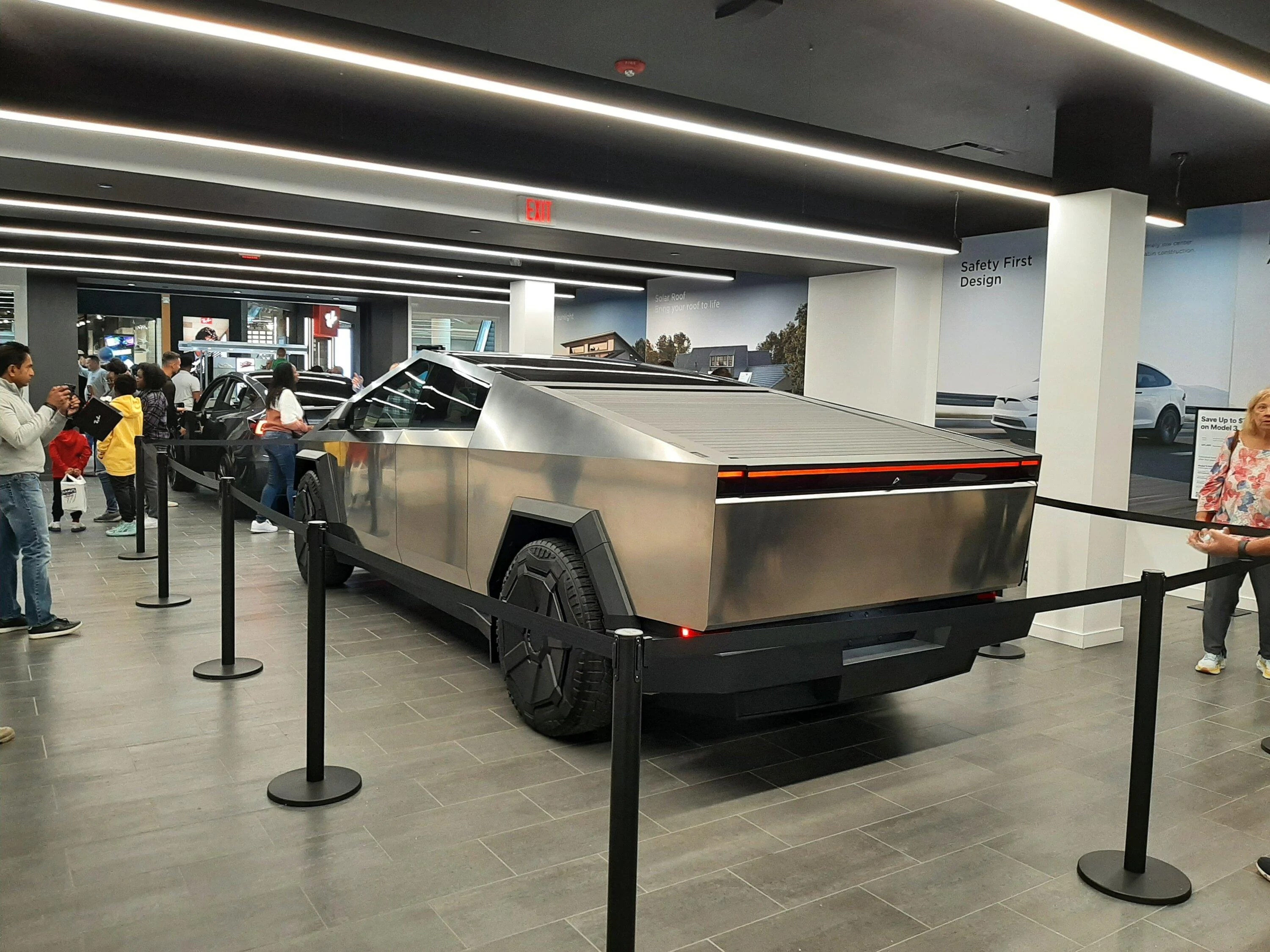 Tesla Cybertruck CT & Bot visit Tampa 20231124_125219