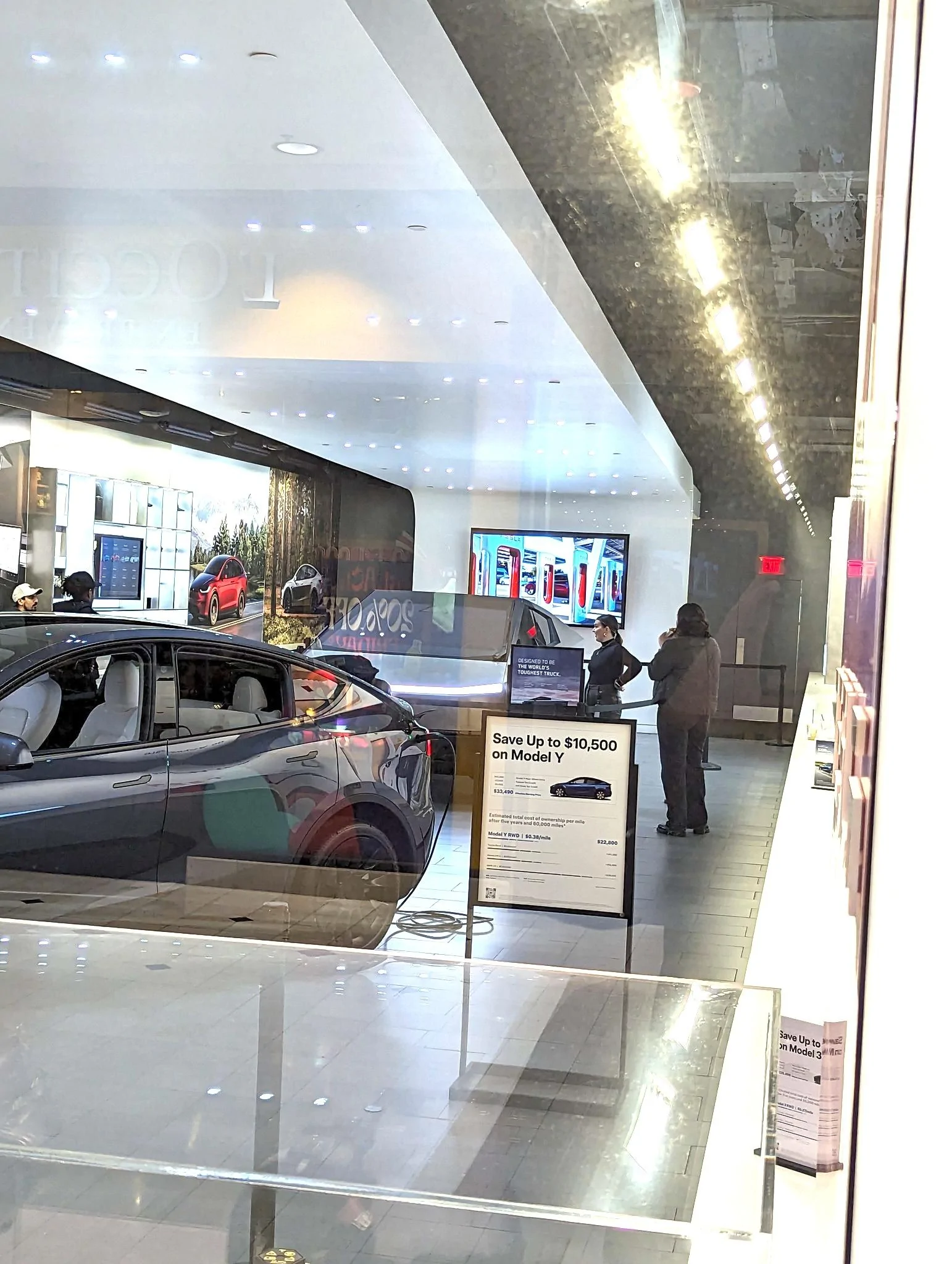 Tesla Cybertruck Baltimore (Owings Mills) Maryland store just got its Cybertruck! F_yTX42XAAAr-5F