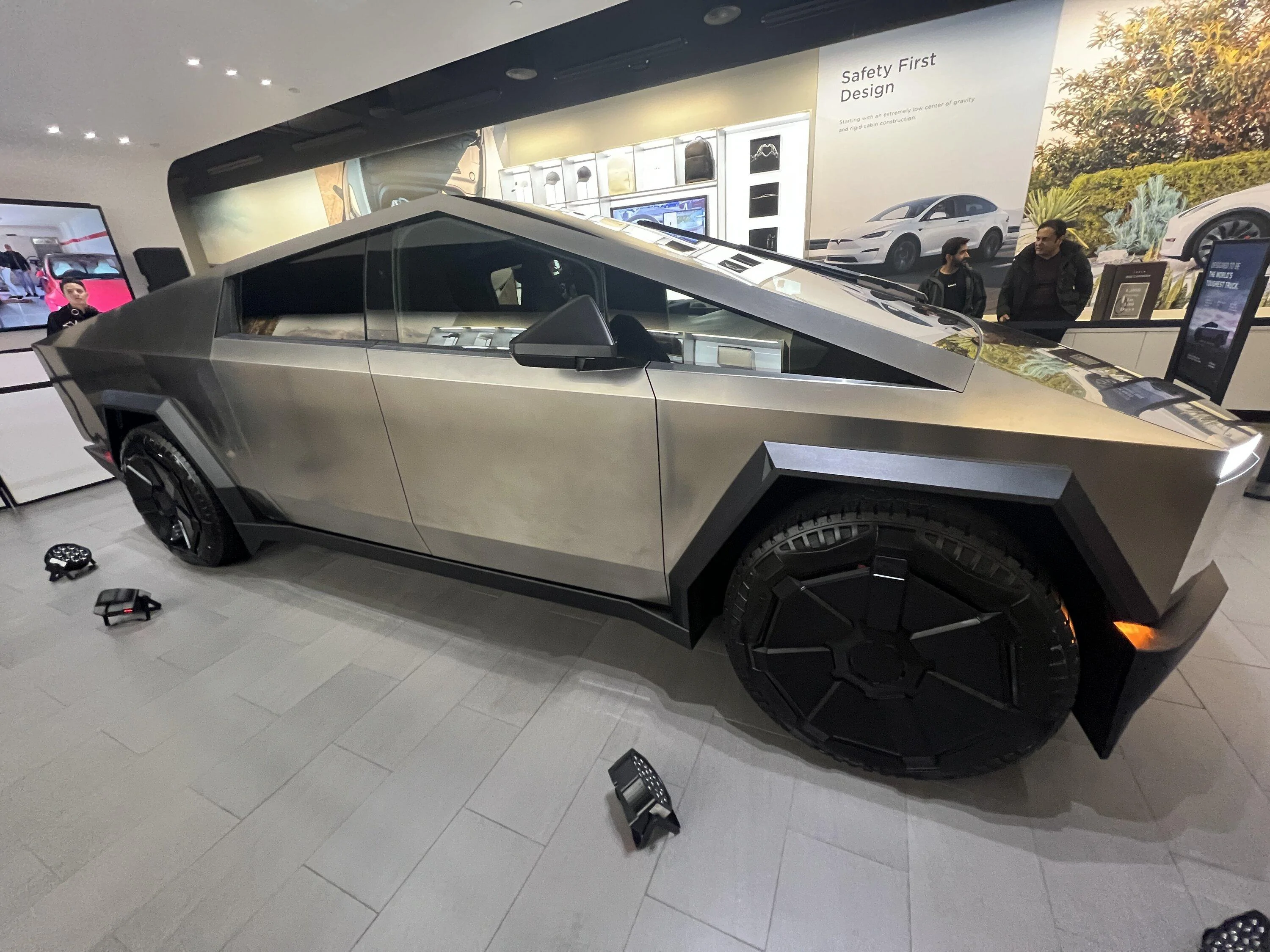 Tesla Cybertruck Baltimore (Owings Mills) Maryland store just got its Cybertruck! IMG_2380