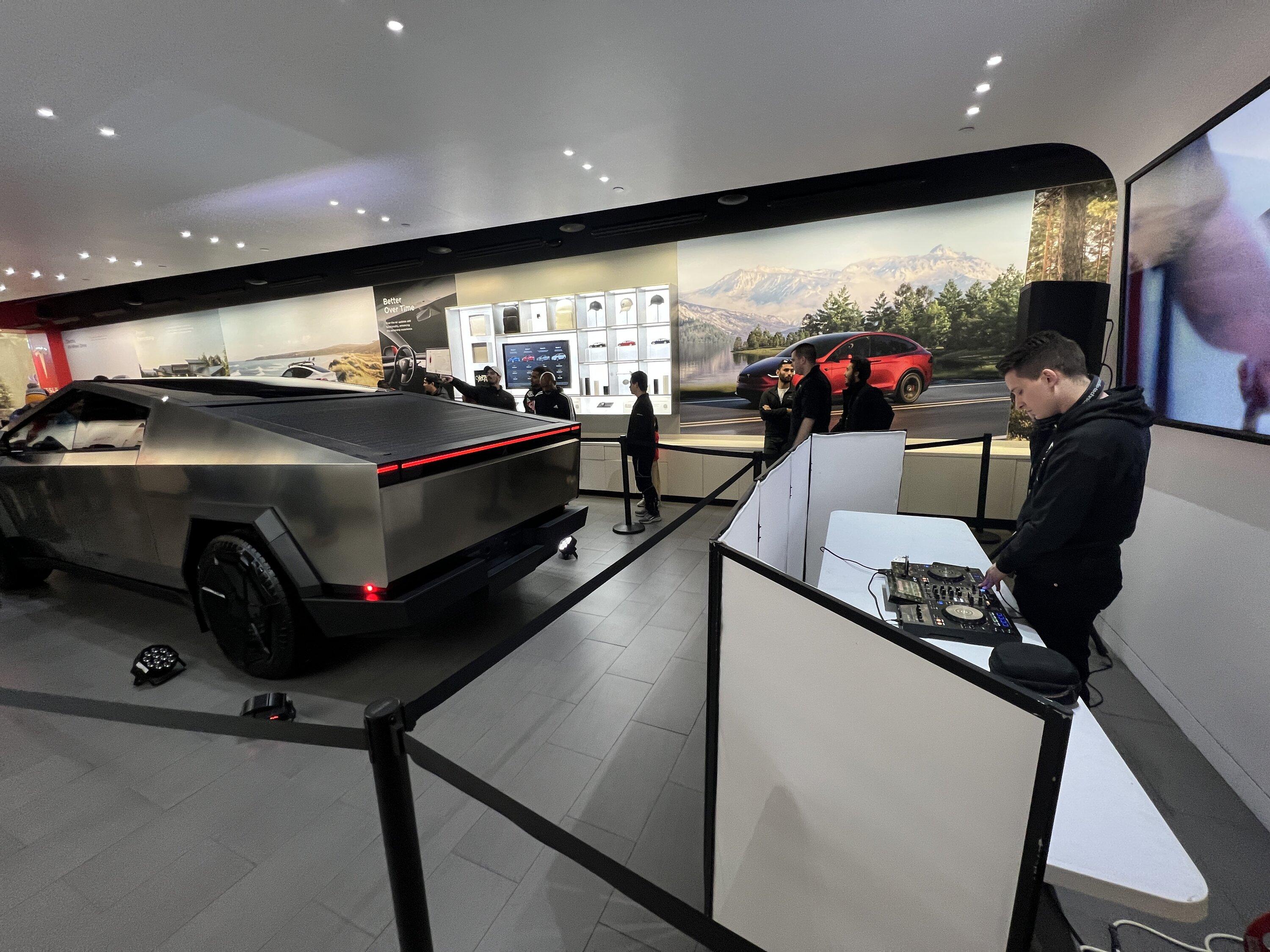 Tesla Cybertruck Baltimore (Owings Mills) Maryland store just got its Cybertruck! IMG_2392