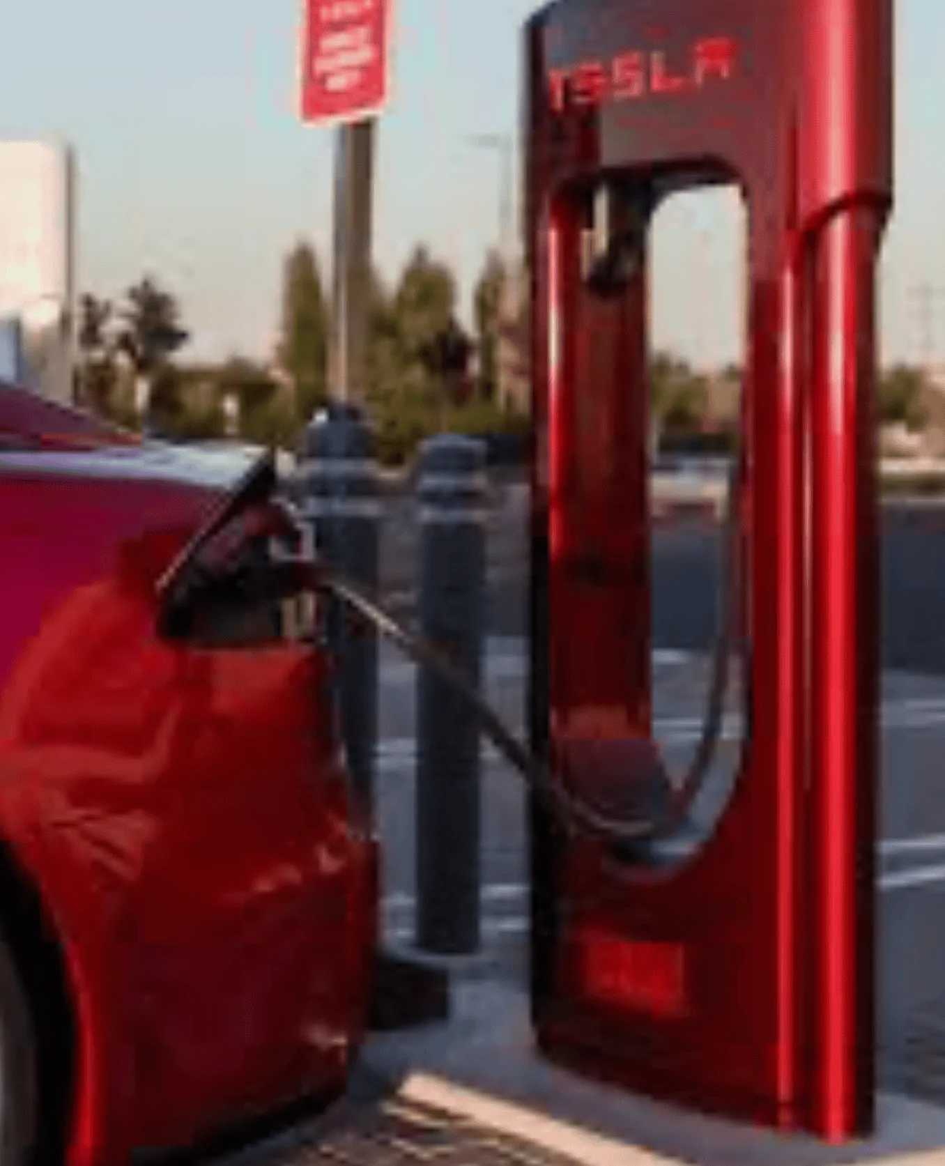 Tesla Cybertruck Suicide charging port a massive problem? 1700957481449