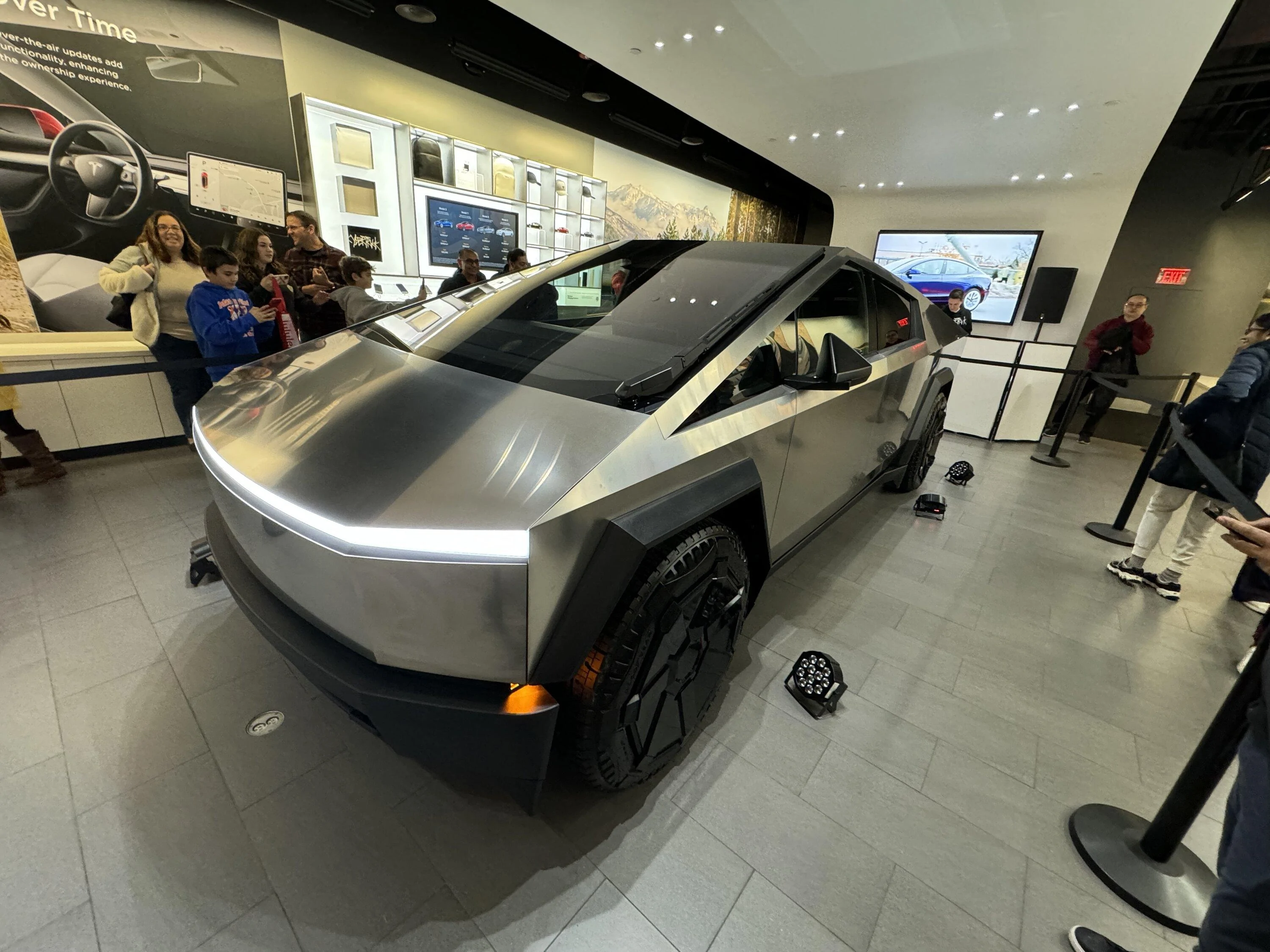 Tesla Cybertruck Confirmed: Cybertruck in Bethesda Maryland starting 11/25 (@ Westfield Montgomery Mall store) IMG_4283