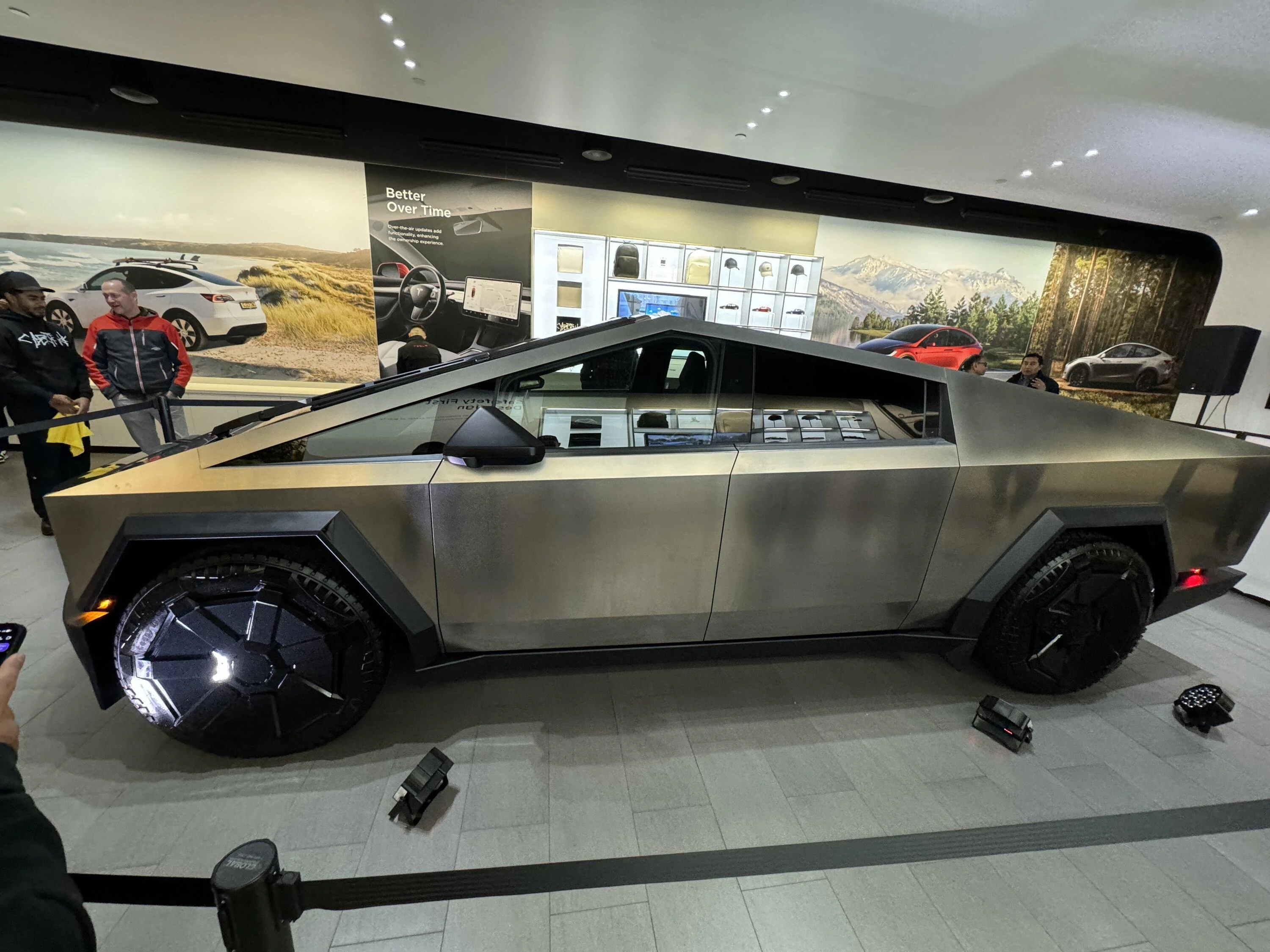 Tesla Cybertruck Confirmed: Cybertruck in Bethesda Maryland starting 11/25 (@ Westfield Montgomery Mall store) IMG_4280