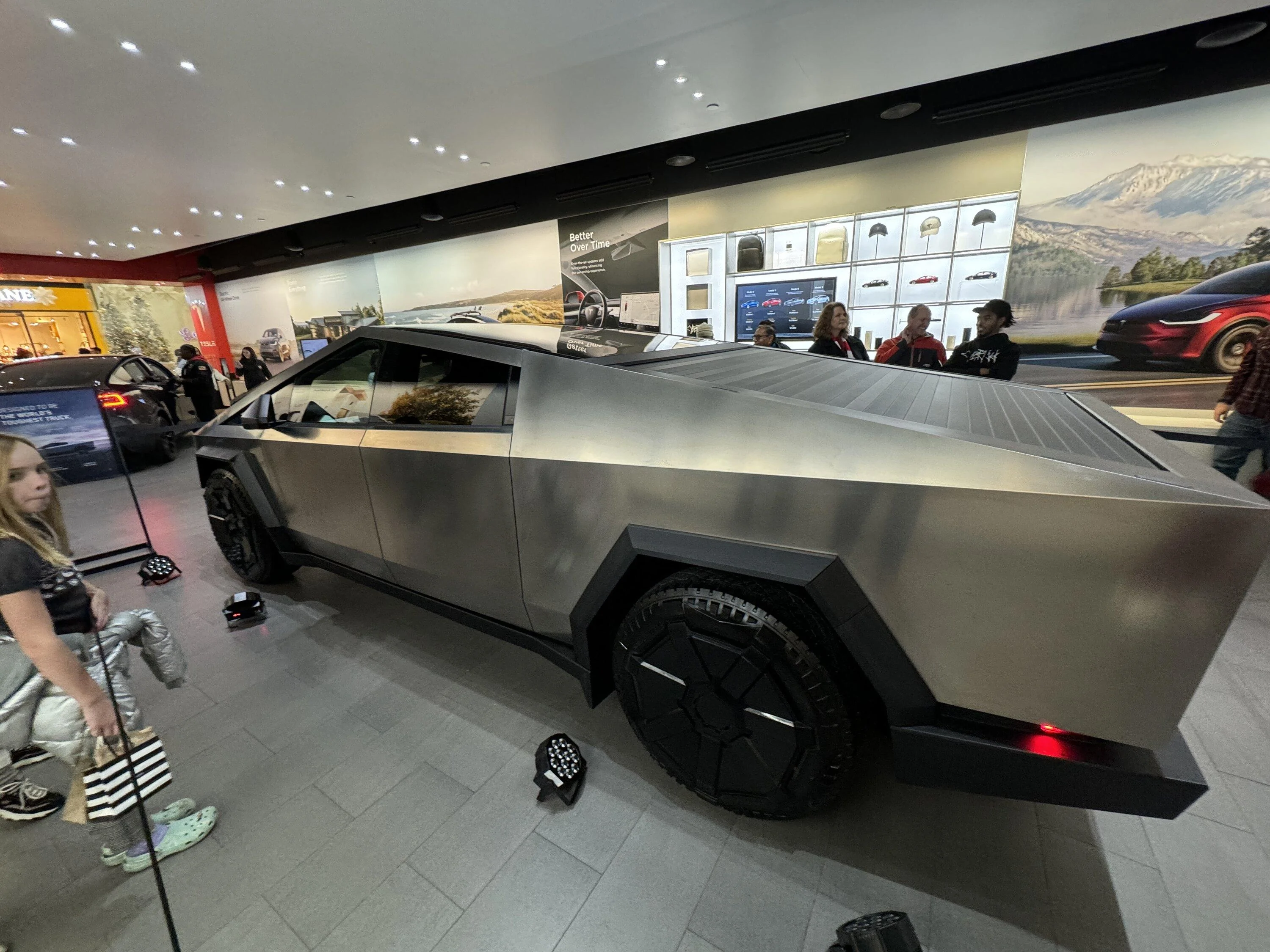 Tesla Cybertruck Confirmed: Cybertruck in Bethesda Maryland starting 11/25 (@ Westfield Montgomery Mall store) IMG_4282
