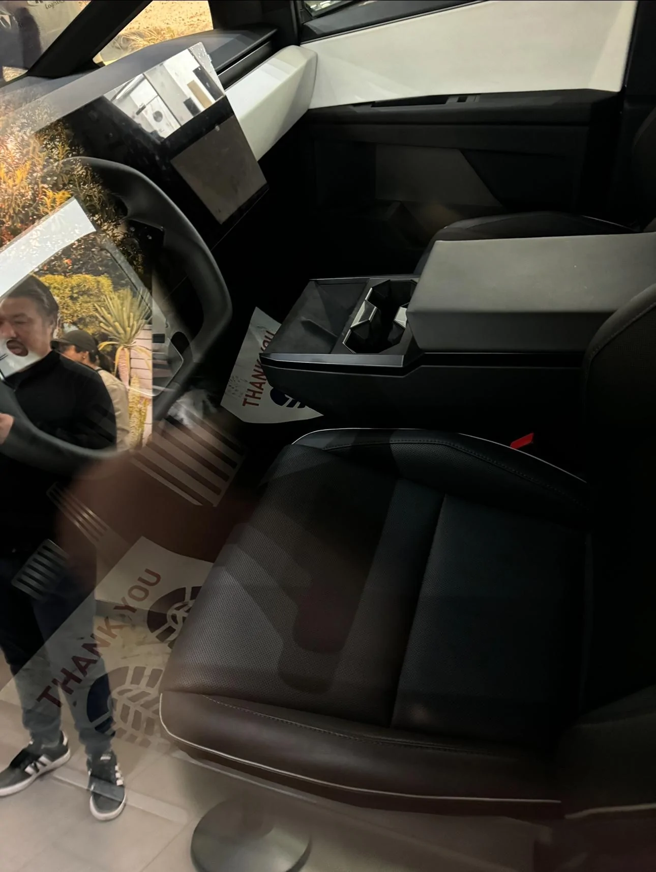 Tesla Cybertruck Confirmed: Cybertruck in Bethesda Maryland starting 11/25 (@ Westfield Montgomery Mall store) IMG_4286