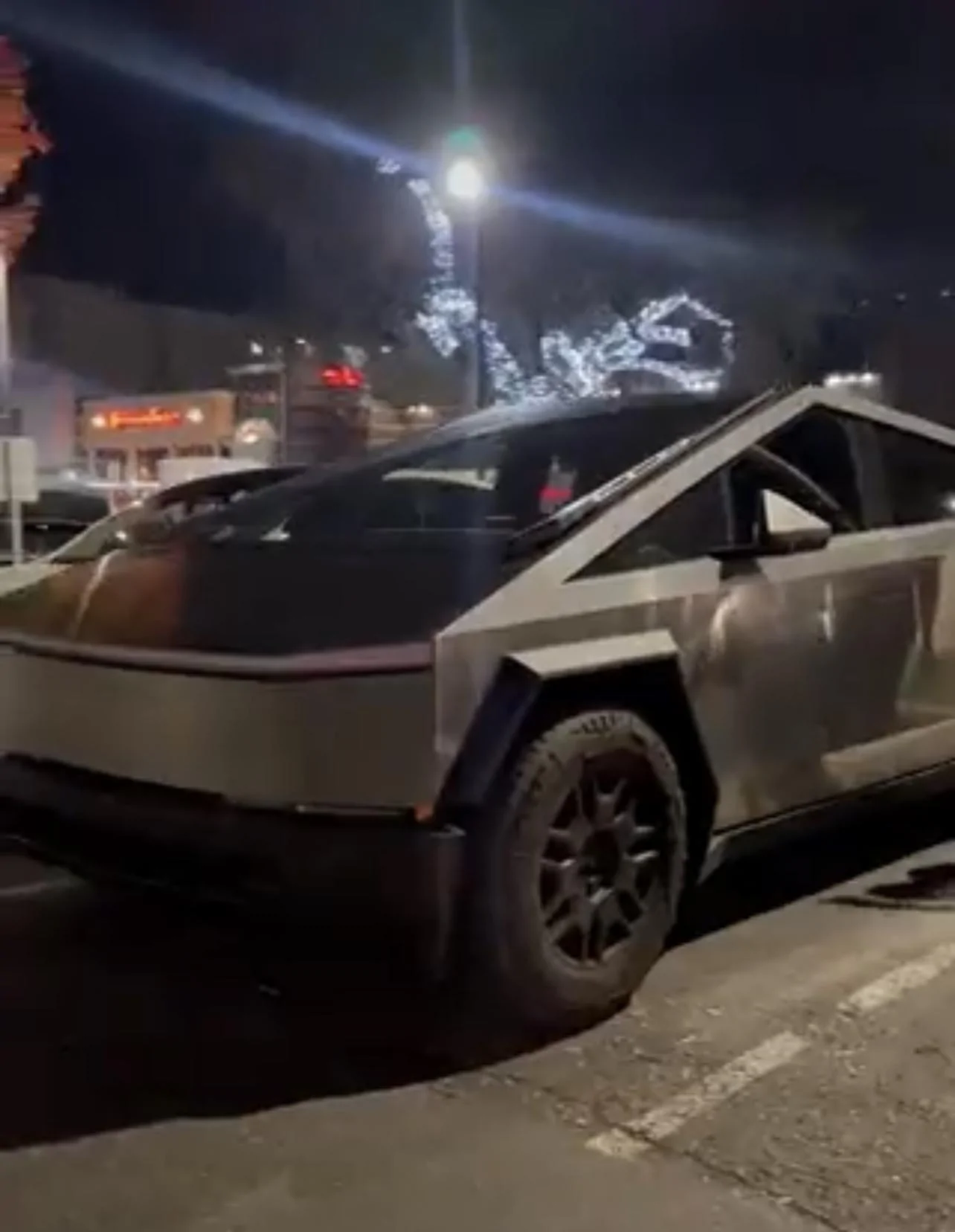 Tesla Cybertruck Actual real tape measurements at last! D2C94445-9072-4F50-B555-360812F73366