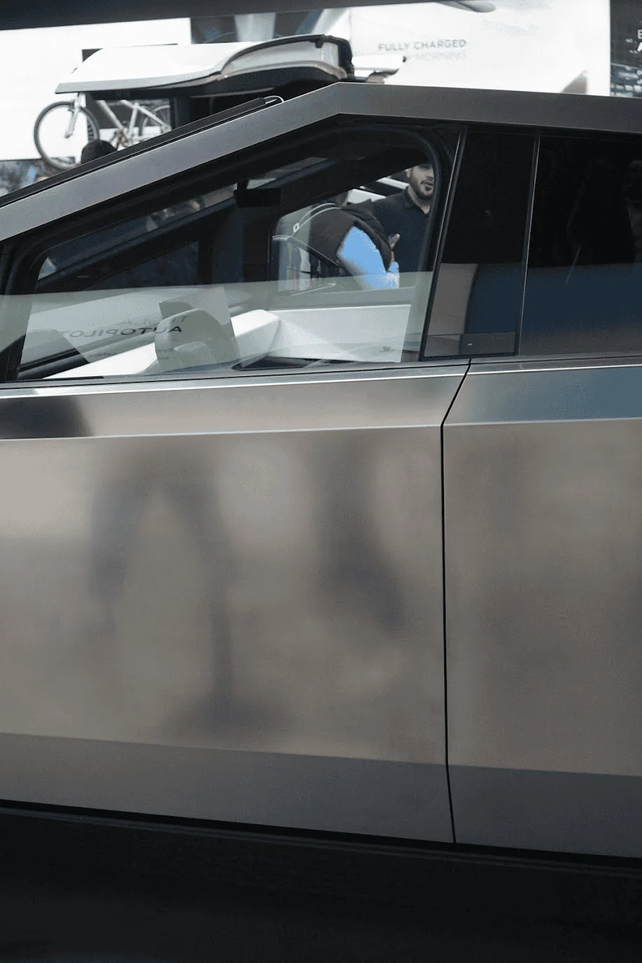 Tesla Cybertruck Best looks @ Cybertruck display menu controls / open frunk / dashboard-interior / glass roof 1701109100474