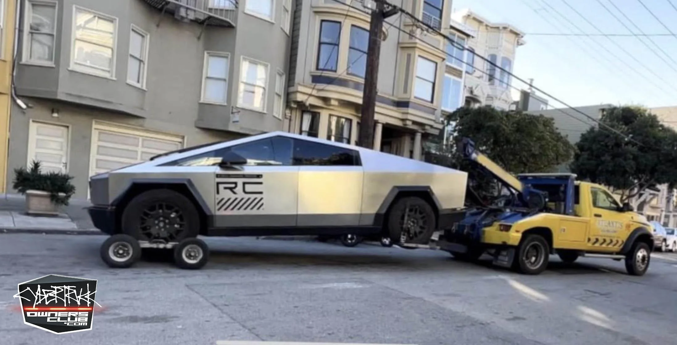 Tesla Cybertruck Cybertruck towed! Cybertrucktowed