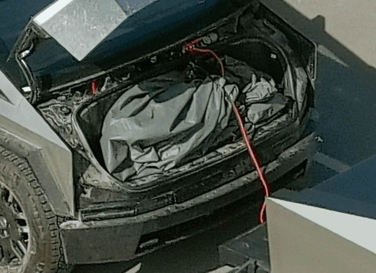 Tesla Cybertruck What's this thing for Luv ? 1701125744262