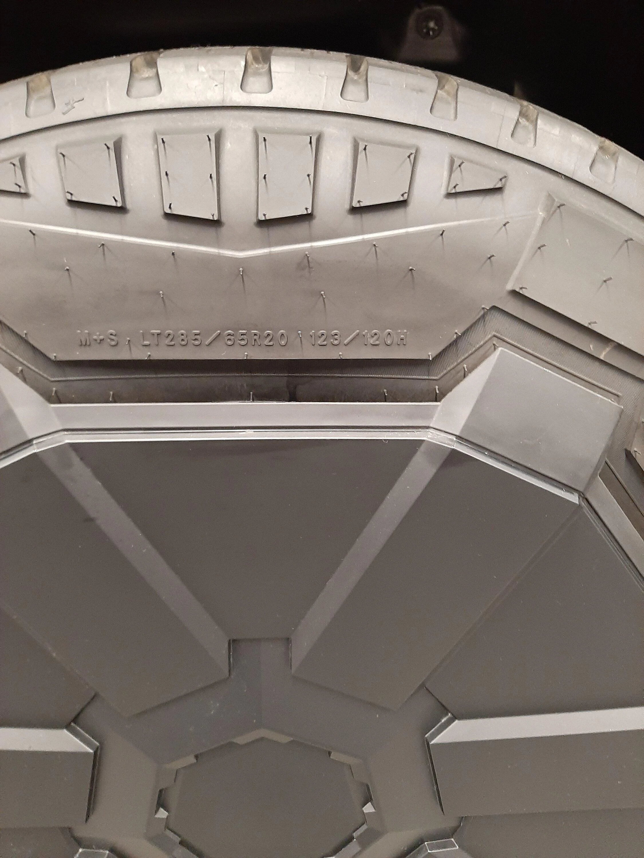 Tesla Cybertruck Wheels Revealed: 18" Base, 20" Base, and Premium Wheel 20231124_123536