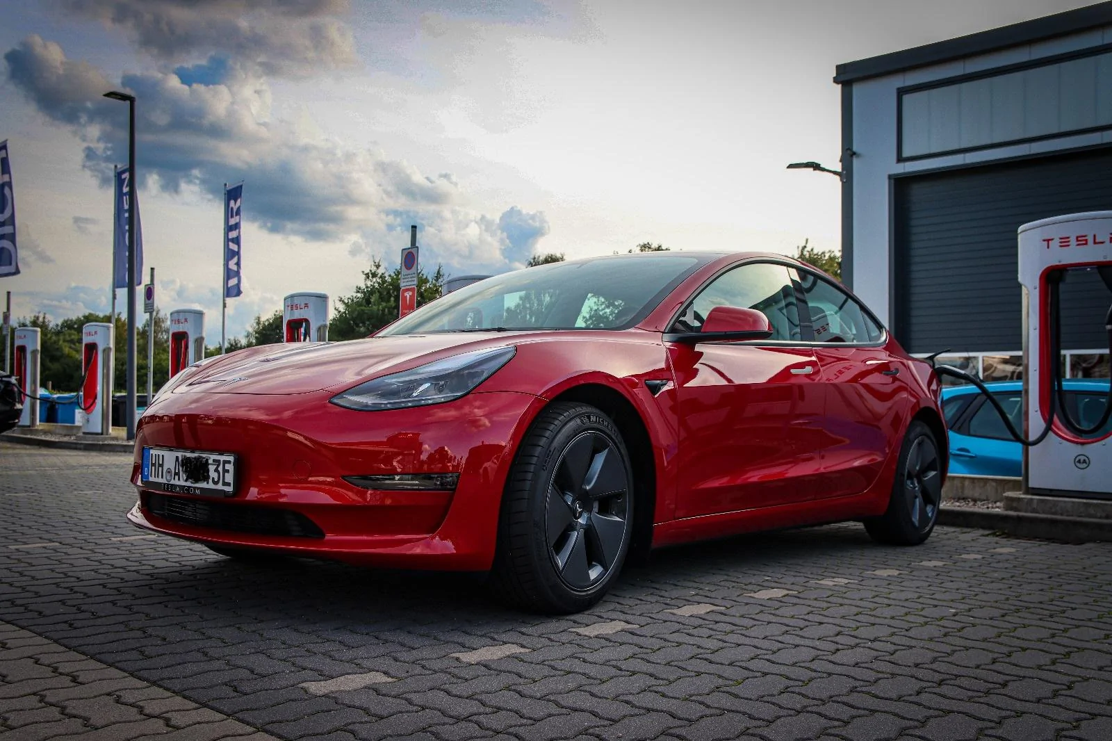 Tesla Cybertruck 🍻 CyberBeer + CyberStein Limited Edition Set Giveaway! [Enter Here] red lightning Braak 092021