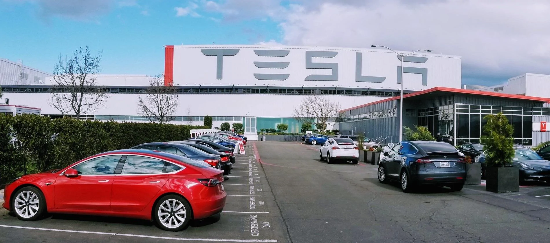 Tesla Cybertruck Elon Musk: “Tesla’s Long-Term Competitive Advantage Will Be Manufacturing” -factory-wide-store-superchargers-1-e1553218465825