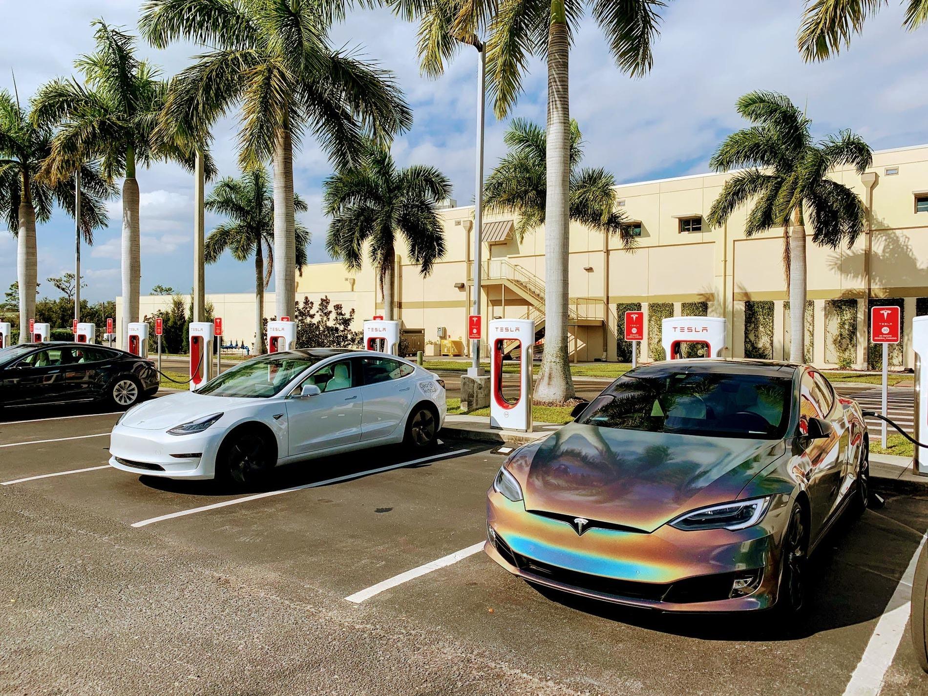 Tesla Cybertruck Tesla Introduced A Business Model The World Has Not Seen Before -Model-S-Psychadelic-Supercharging-1-CleanTechnica