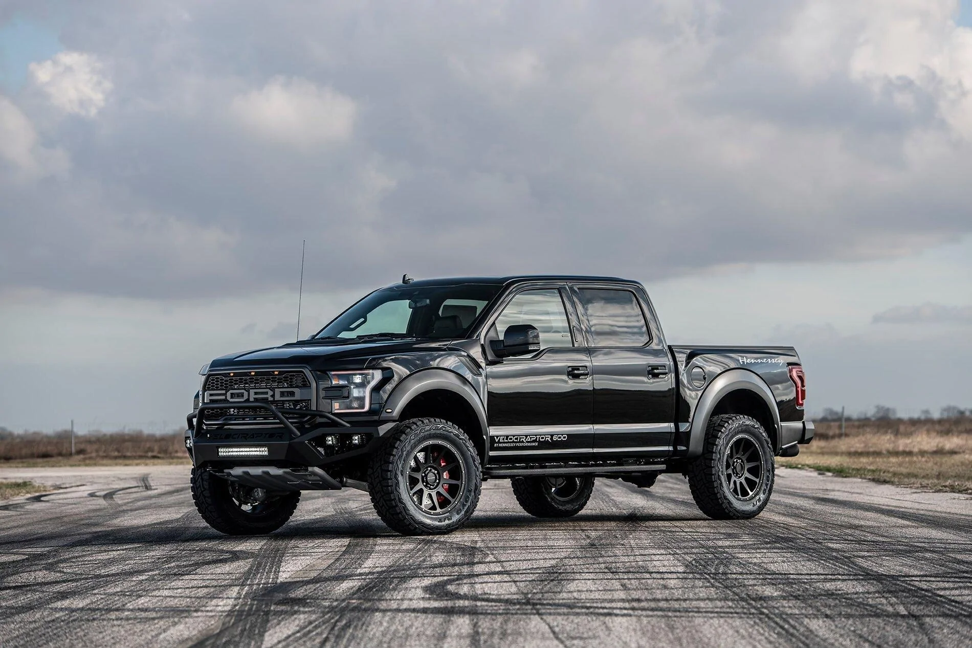 Tesla Cybertruck Velociraptor VS CyberTruck 1598988446544