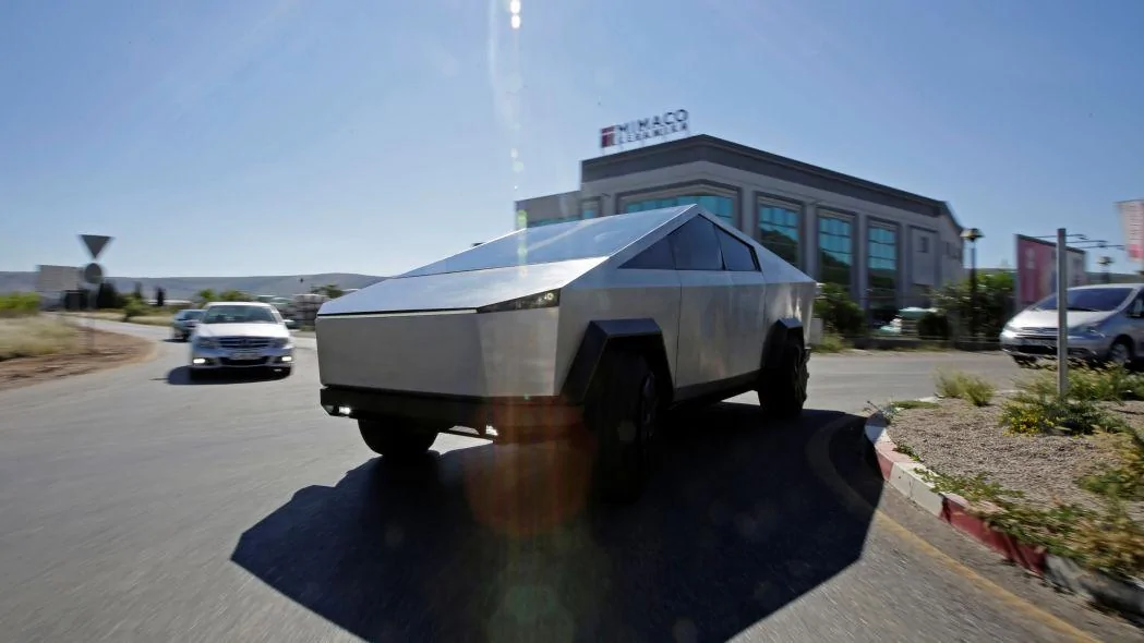 Tesla Cybertruck Cybertruck Replica by Bosnian Maker is Best Lookalike Yet e241b1c0-f1cc-11ea-bf37-b1be7a72840c