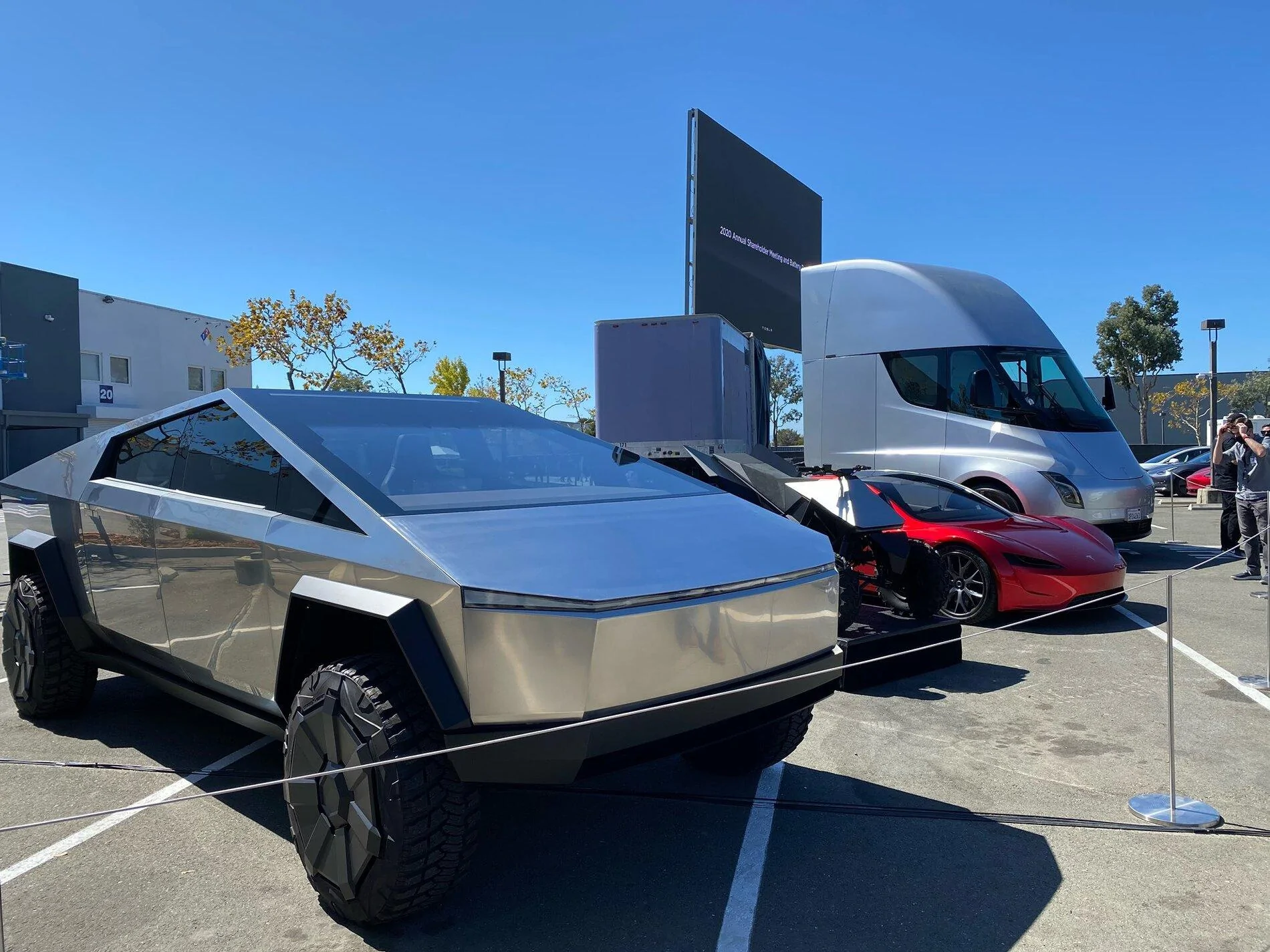 Tesla Cybertruck Cybertruck News From Battery Day: A/C Controls in Bed Possible and 200k-300k Annual Production Estimate eii6fr-xgaawhz0-jpeg-jpg