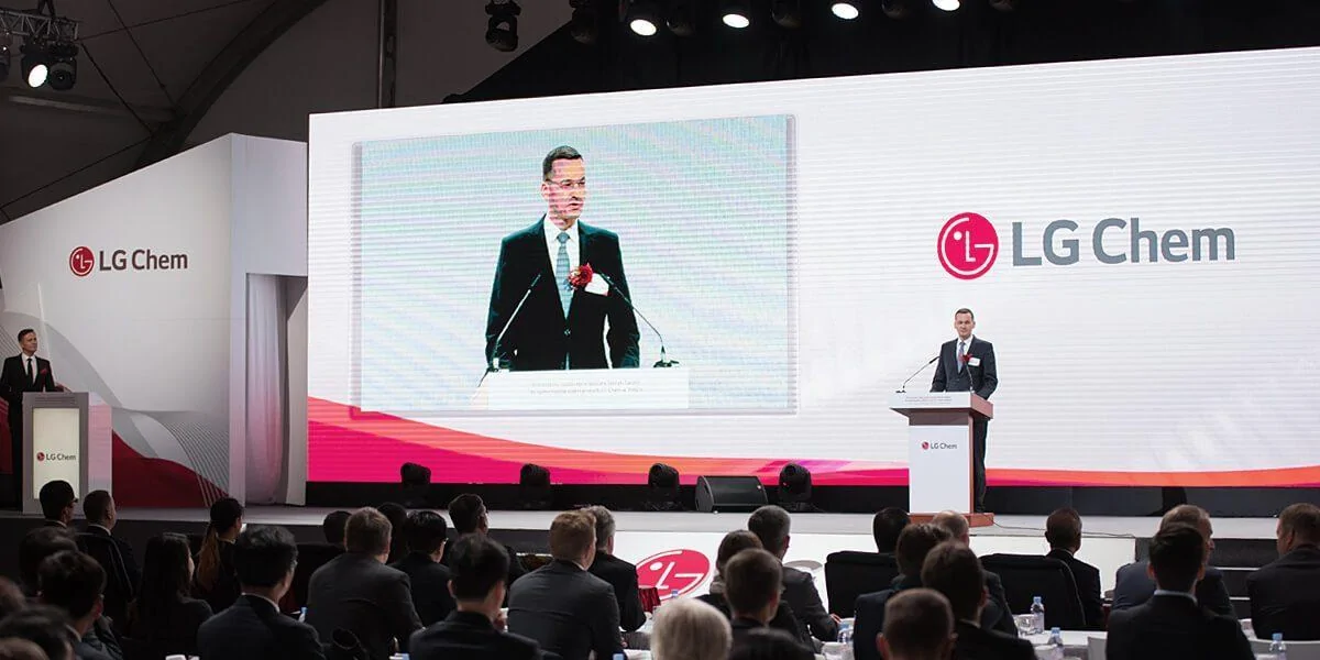Tesla Cybertruck Tesla battery supplier LG Chem prepares to triple cylindrical cell production, hints at own 4680 cell lg-chem-e1507828481578