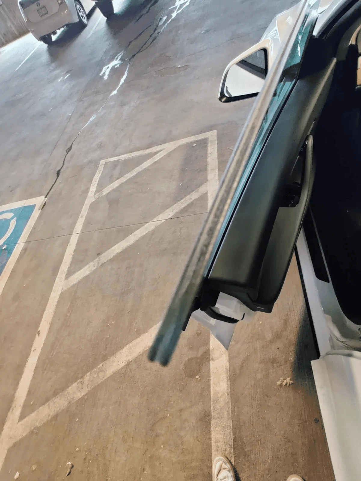 Tesla Cybertruck Window frames or lack there of... 1605306277680