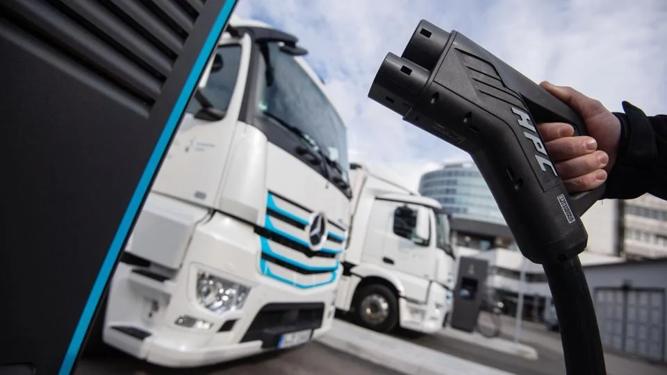 Tesla Cybertruck Electrifying Big Trucks And Buses Could Spark A $47B Global Market 1605724334621