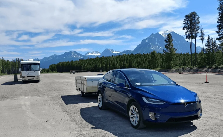 Tesla Cybertruck 265 mi range at 90% shown in demo Cybertruck driven by Marques Brownlee MKBHD 1701330731942