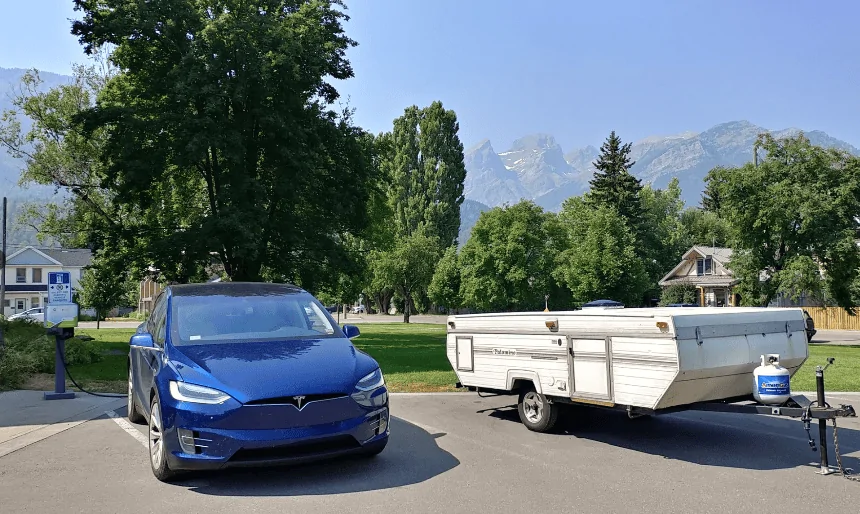 Tesla Cybertruck 265 mi range at 90% shown in demo Cybertruck driven by Marques Brownlee MKBHD 1701330979394