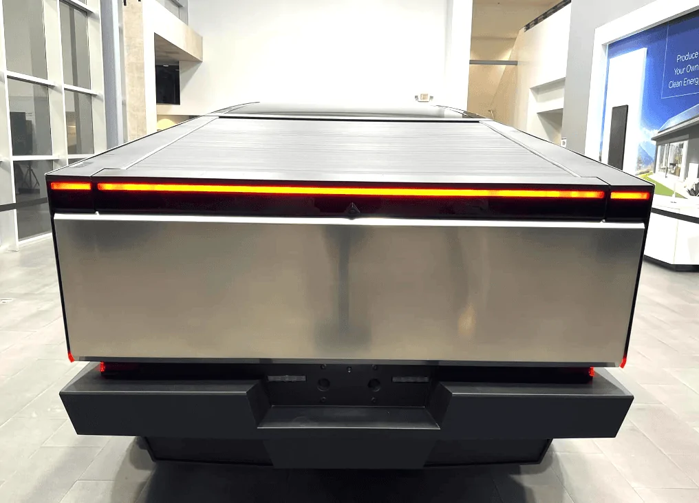 Tesla Cybertruck Fit and Finish Concerns — STILL Screenshot (769)
