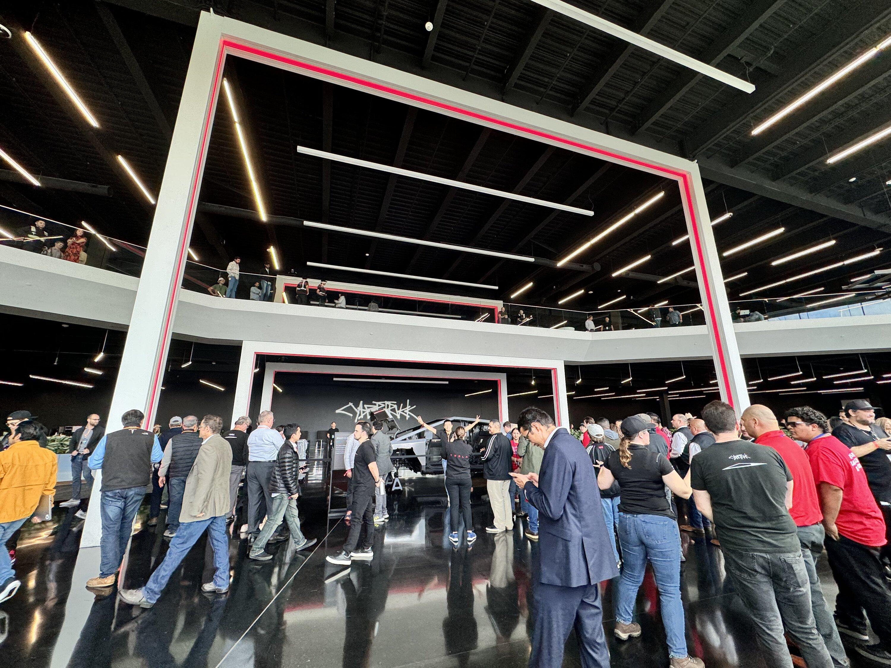 Tesla Cybertruck Cybertruck Delivery Event LIVE STREAM Link & Viewing Party! 🥳 -- Post photos, reactions & comments 💬 GANCVz_WEAA45s