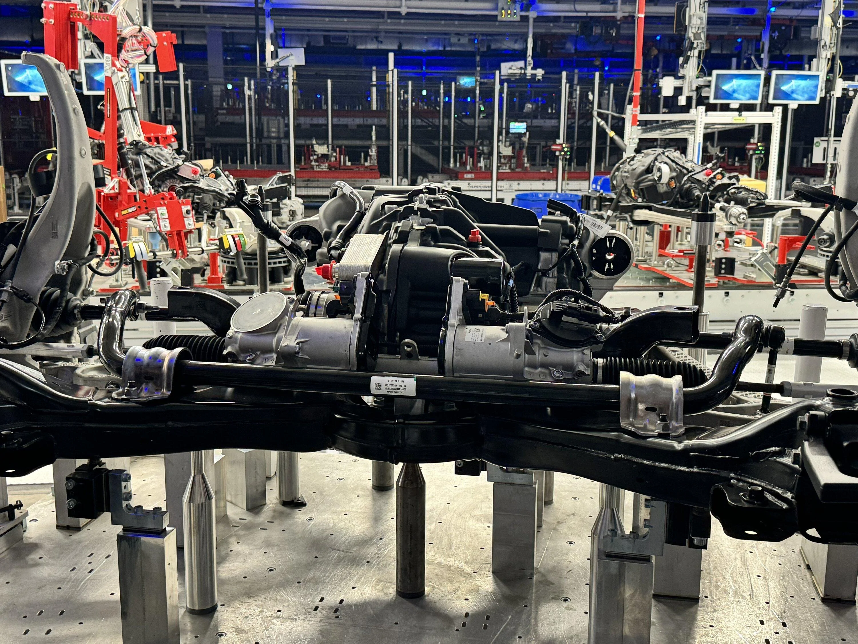 Tesla Cybertruck Cybertruck Production Line First Look!! 🙀 GANFZ1iXgAAtBou (1)