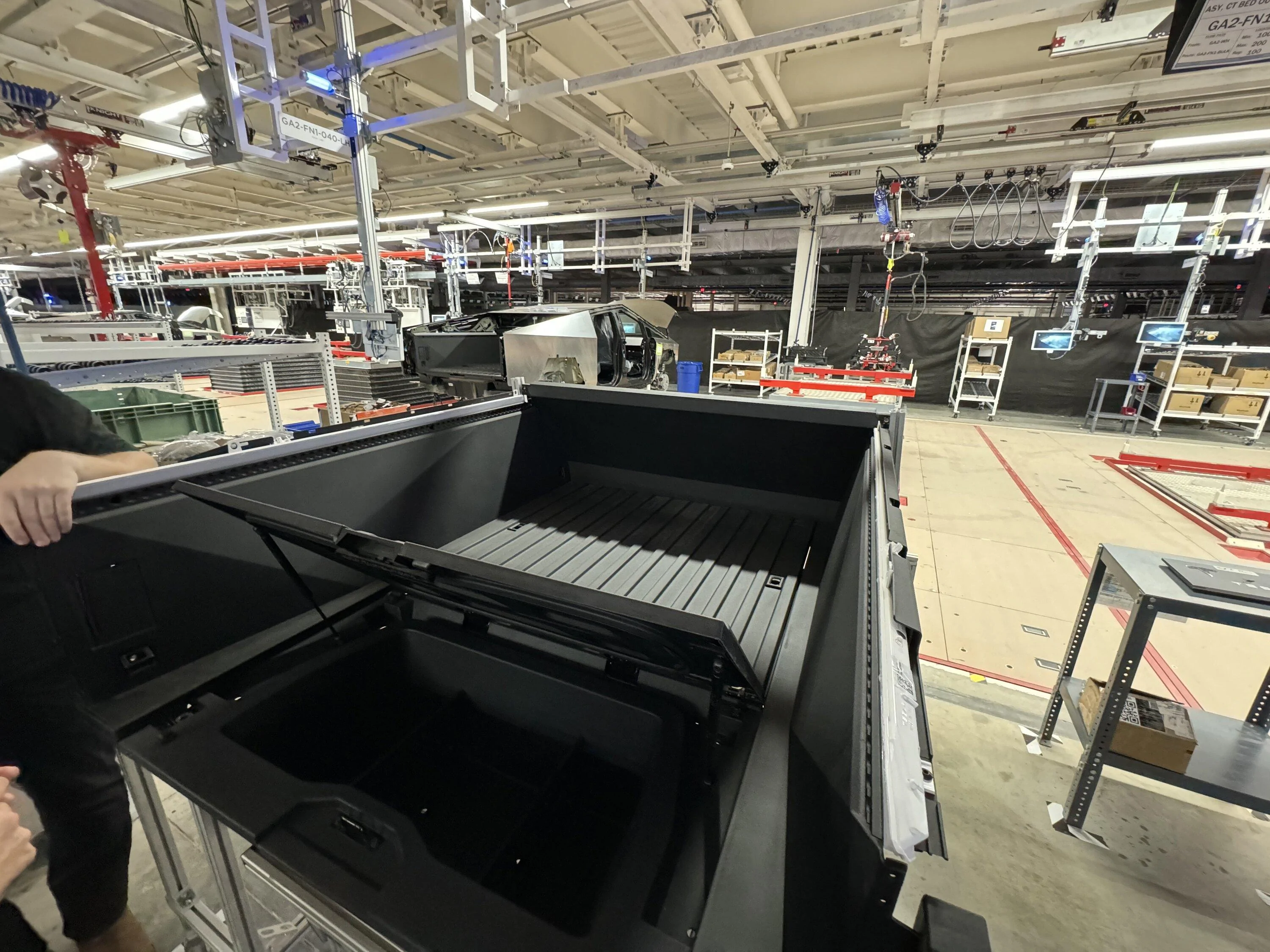 Tesla Cybertruck Cybertruck Delivery Event LIVE STREAM Link & Viewing Party! 🥳 -- Post photos, reactions & comments 💬 GANKe4CW8AAIYxX