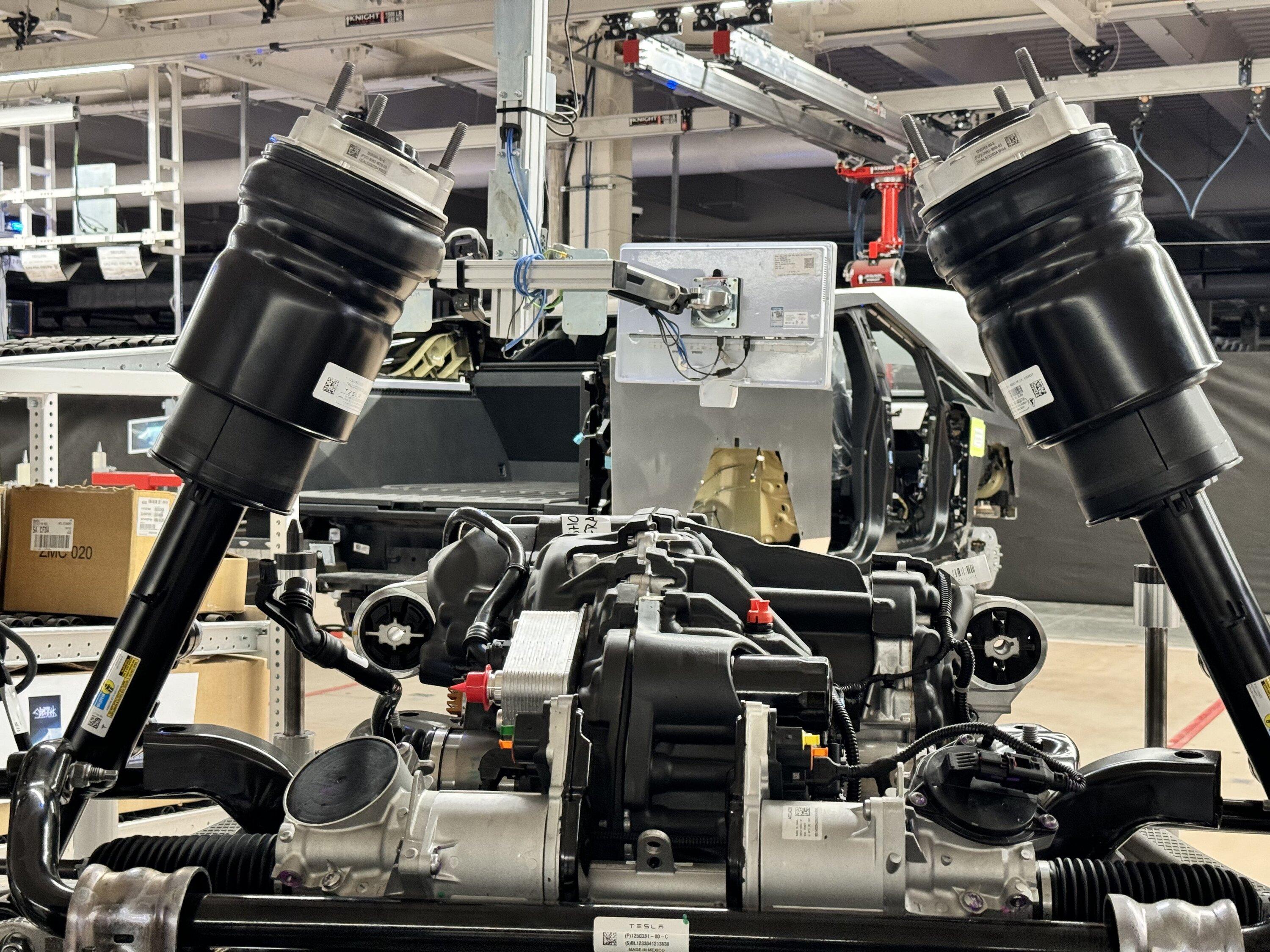 Tesla Cybertruck Cybertruck Delivery Event LIVE STREAM Link & Viewing Party! 🥳 -- Post photos, reactions & comments 💬 GANK41_WsAAN8Ci