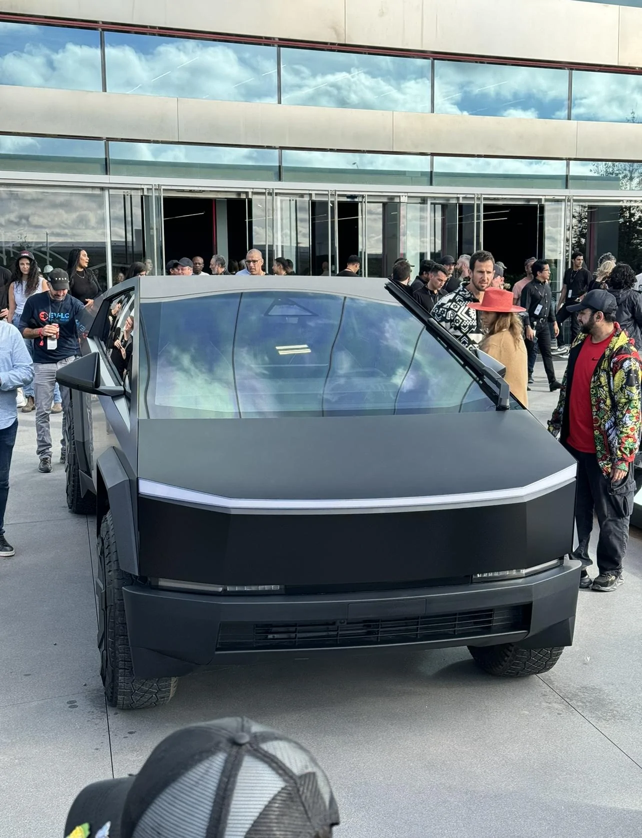 Tesla Cybertruck Cybertruck Delivery Event LIVE STREAM Link & Viewing Party! 🥳 -- Post photos, reactions & comments 💬 02AC6AC2-F5A2-4618-B325-D9A6CA139FAD