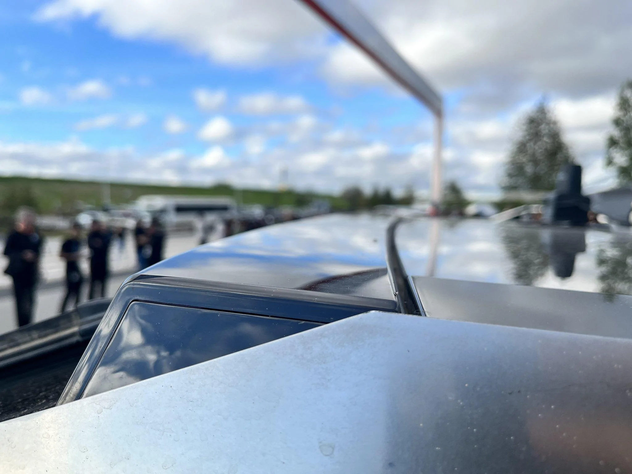 Tesla Cybertruck Optional Lightbar Accessory - first closeup looks GANkAt_WoAAcuoa