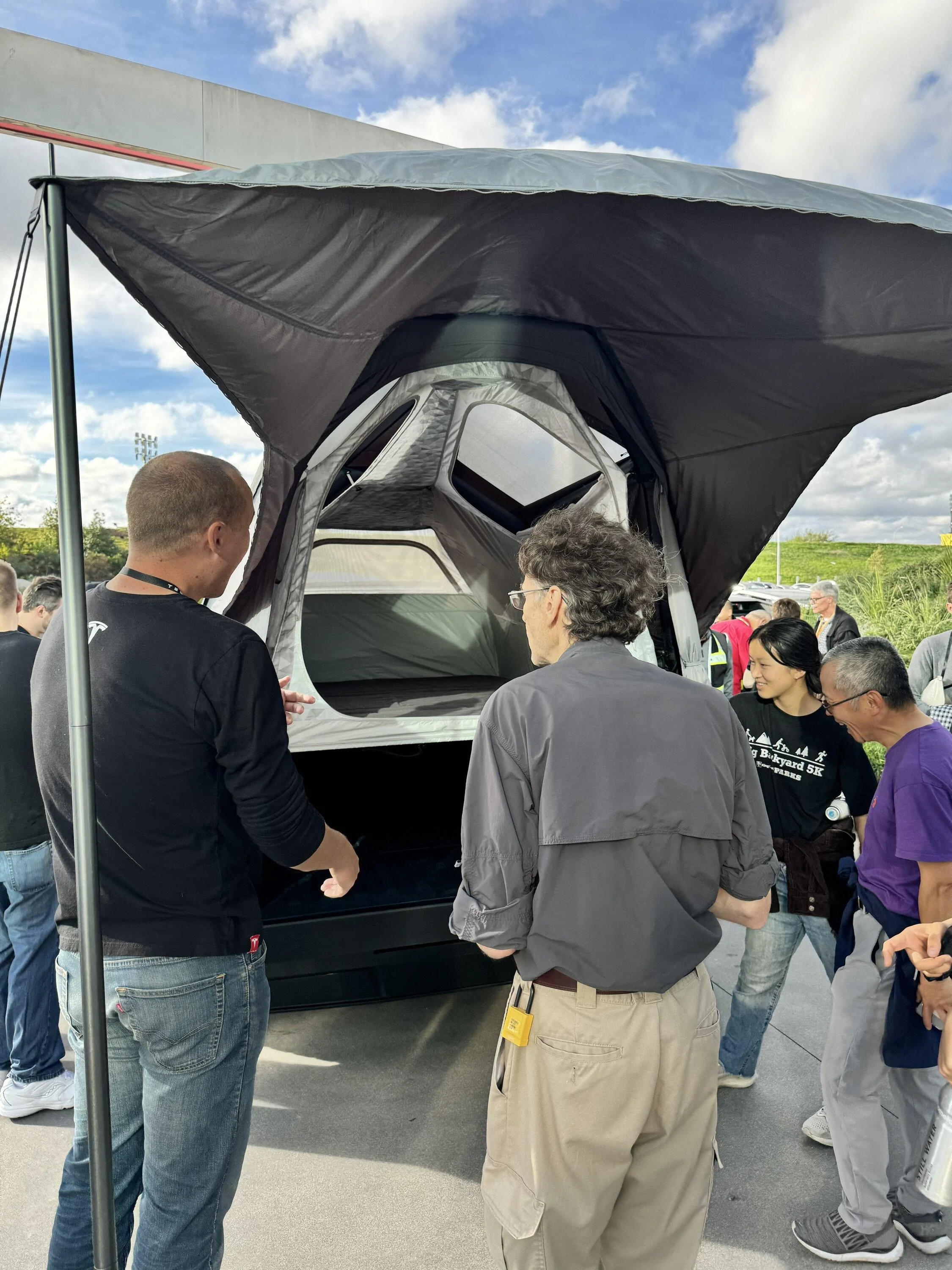 Tesla Cybertruck BaseCamp Bed Tent Cybertruck Official Accessory Priced at $2,975 GANmzTeXsAA1hkQ