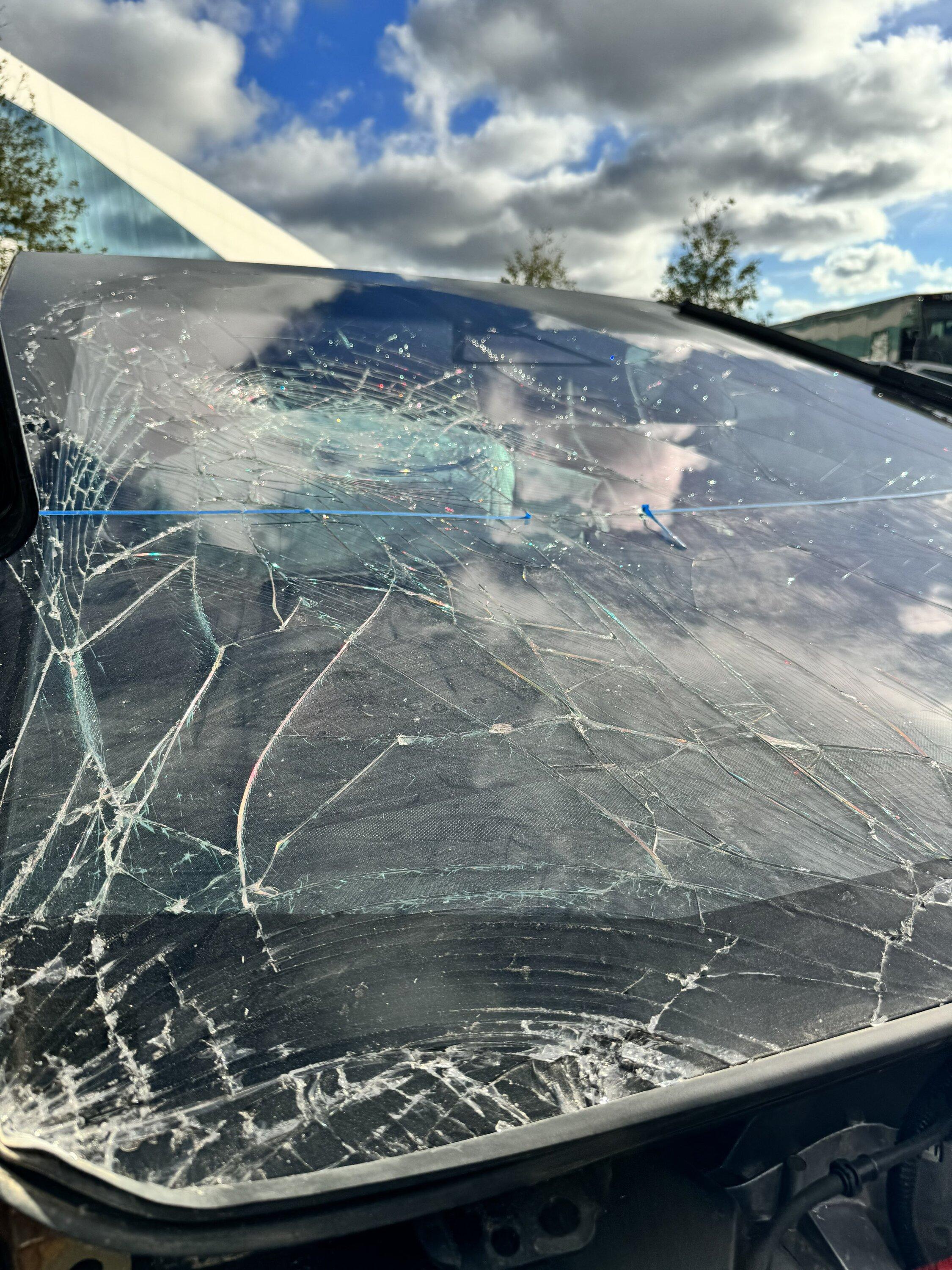 Tesla Cybertruck Crash Test Results of Cybertruck (Video & Photos) -- Frontal Collision @ 35mph, Side Impact @ 38mph, Rollover Test Crash Test Cybertruck 2