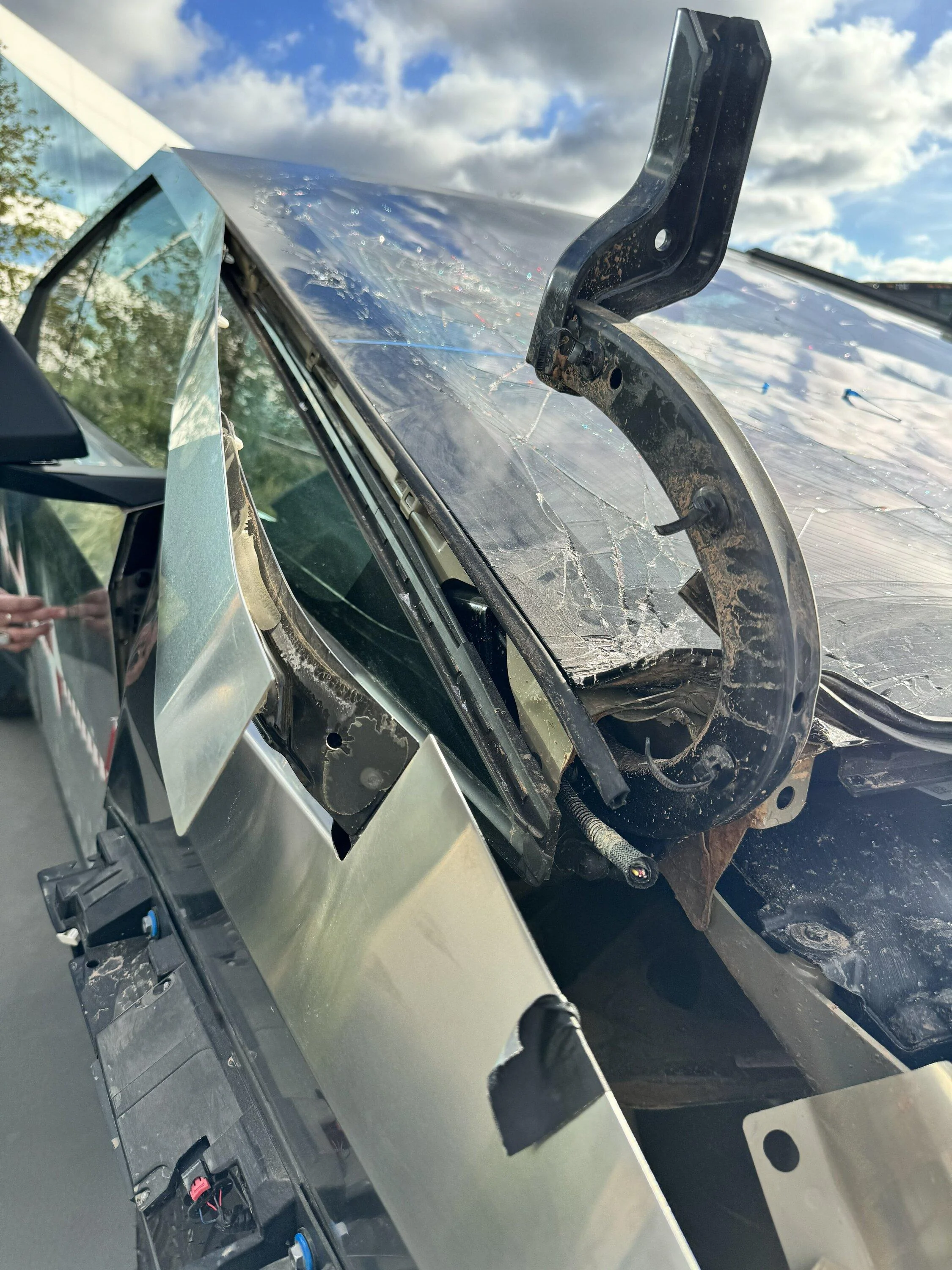 Tesla Cybertruck Crash Test Results of Cybertruck (Video & Photos) -- Frontal Collision @ 35mph, Side Impact @ 38mph, Rollover Test Crash Test Cybertruck 1